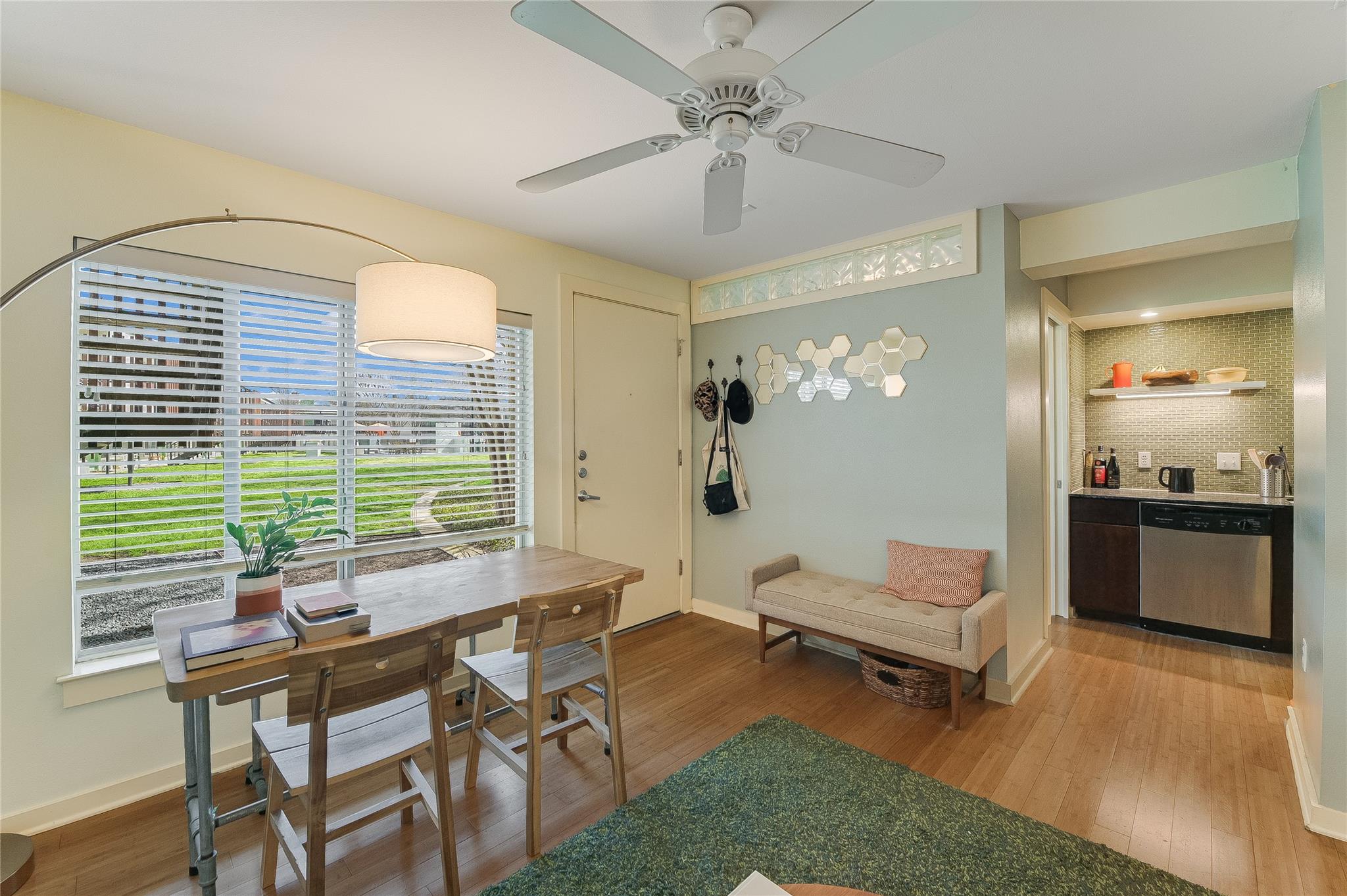 2200 Dickson DR # 128