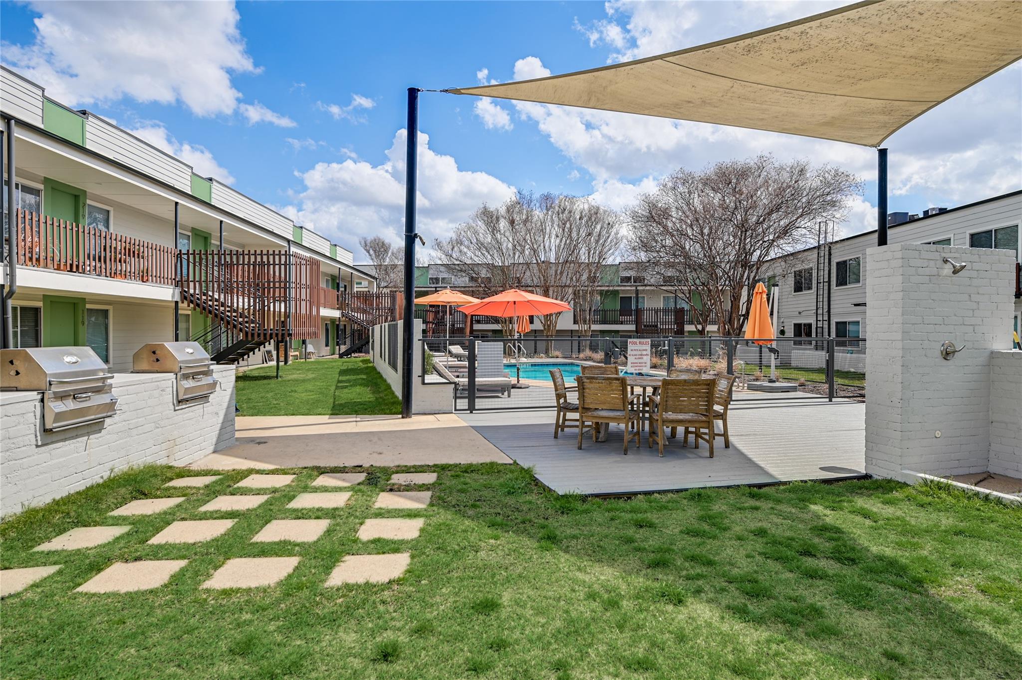 2200 Dickson DR # 128