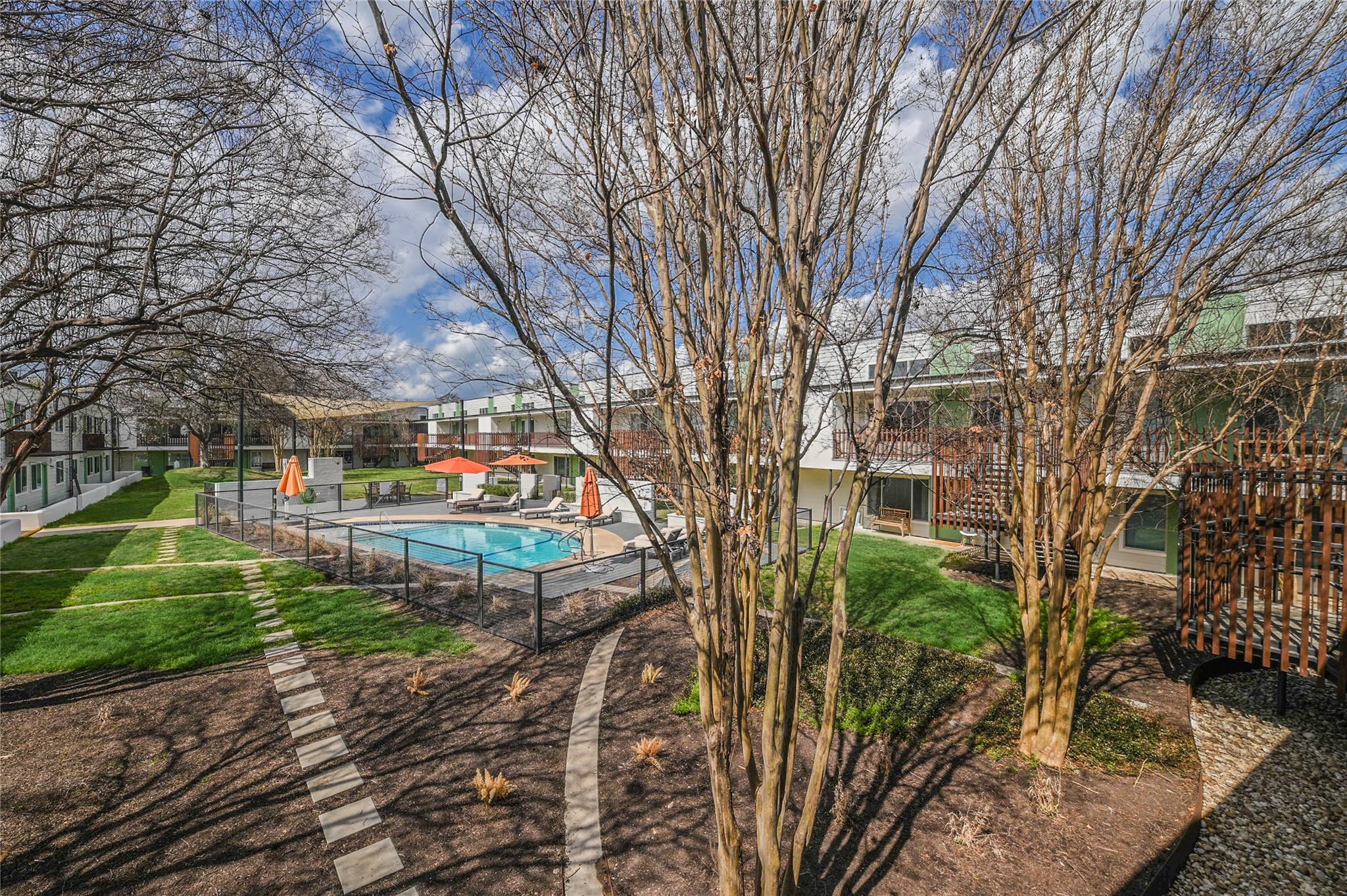 2200 Dickson DR # 128