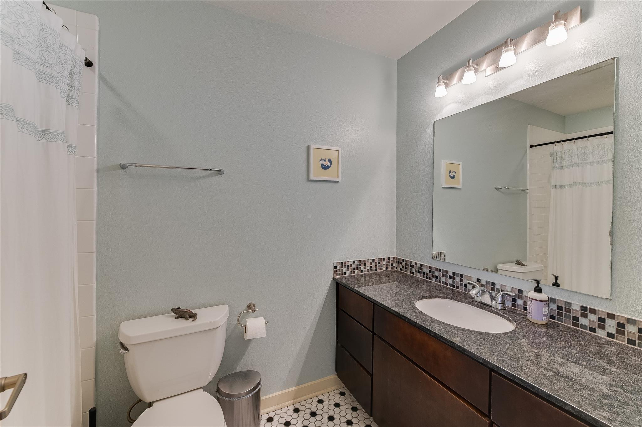 2200 Dickson DR # 128