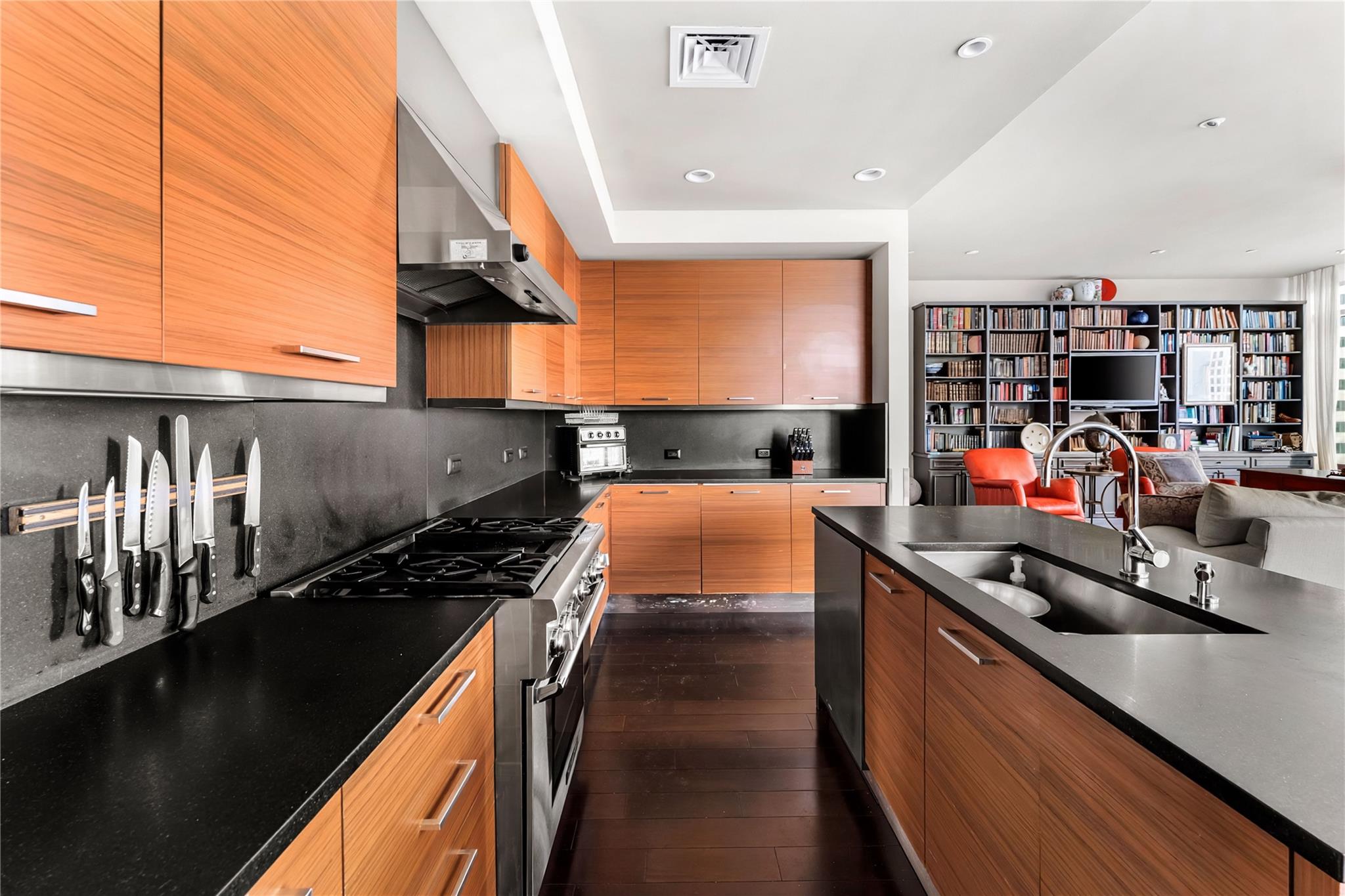200 Congress Ave # 11F