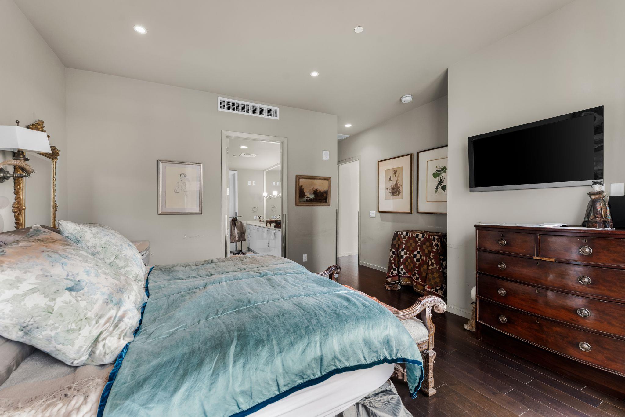200 Congress Ave # 11F