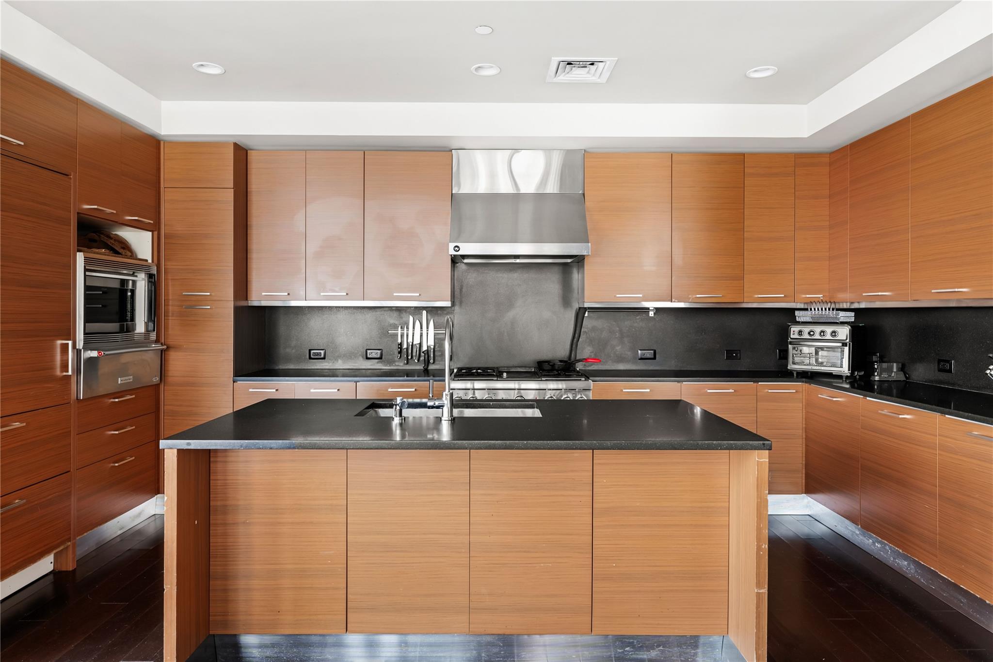 200 Congress Ave # 11F