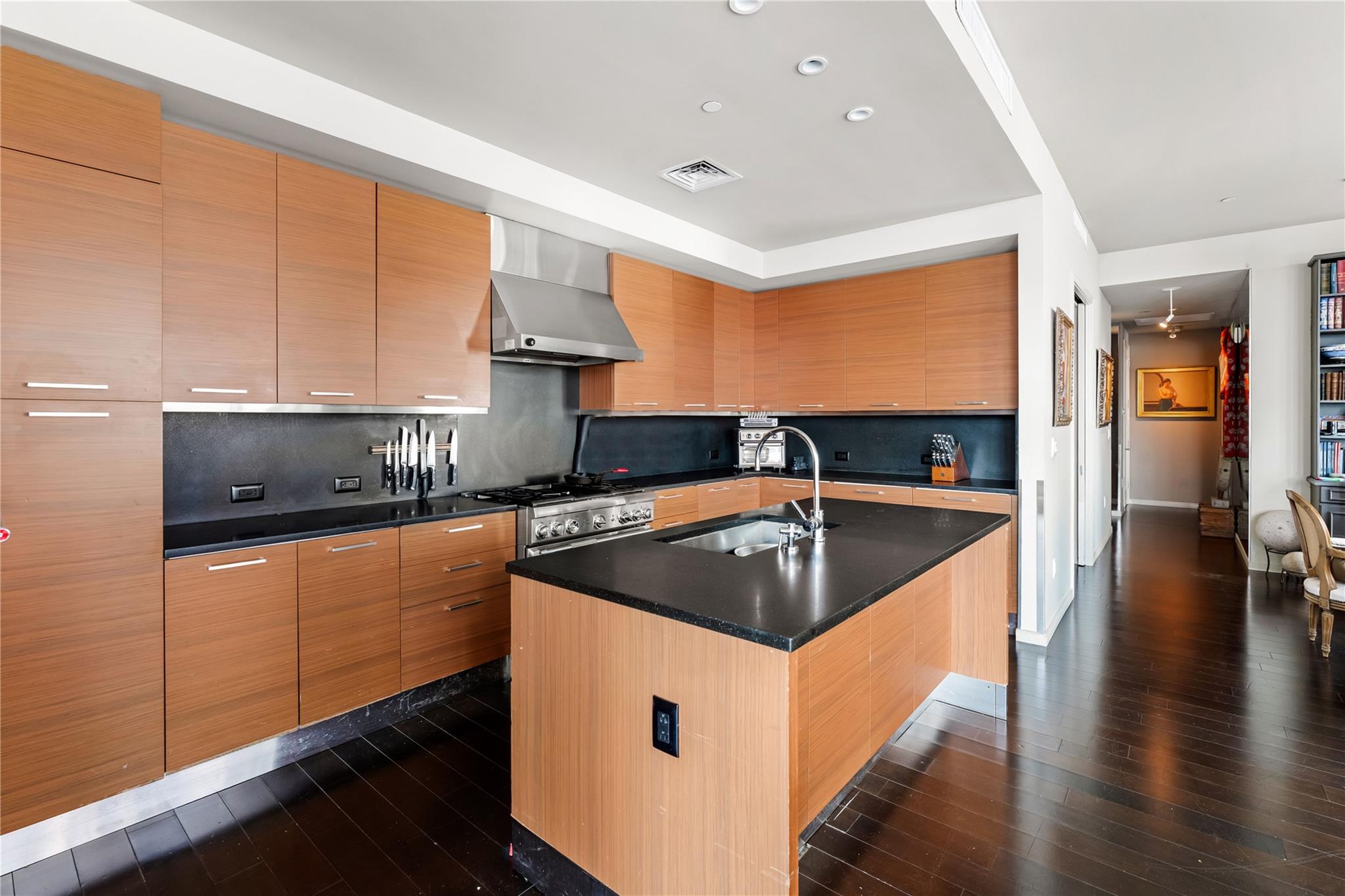 200 Congress Ave # 11F
