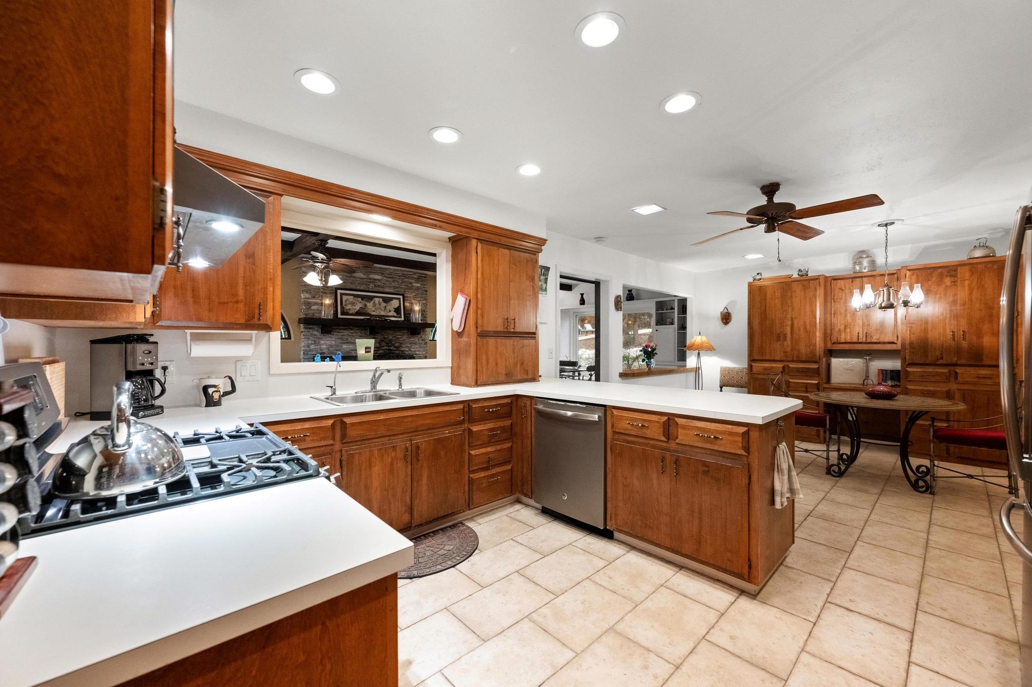 5200 Bell Springs RD