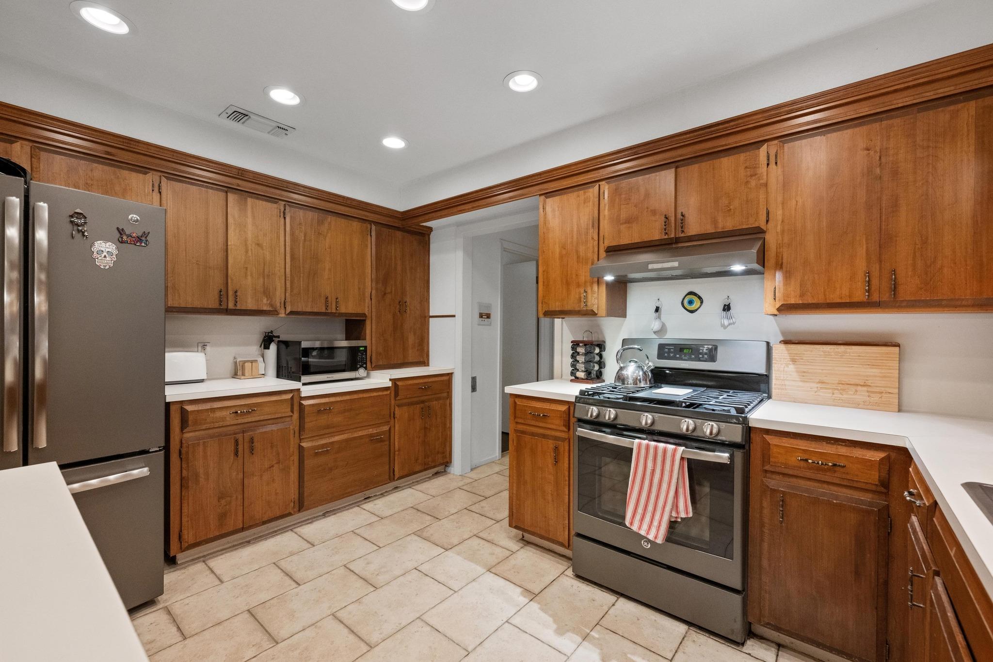 5200 Bell Springs RD