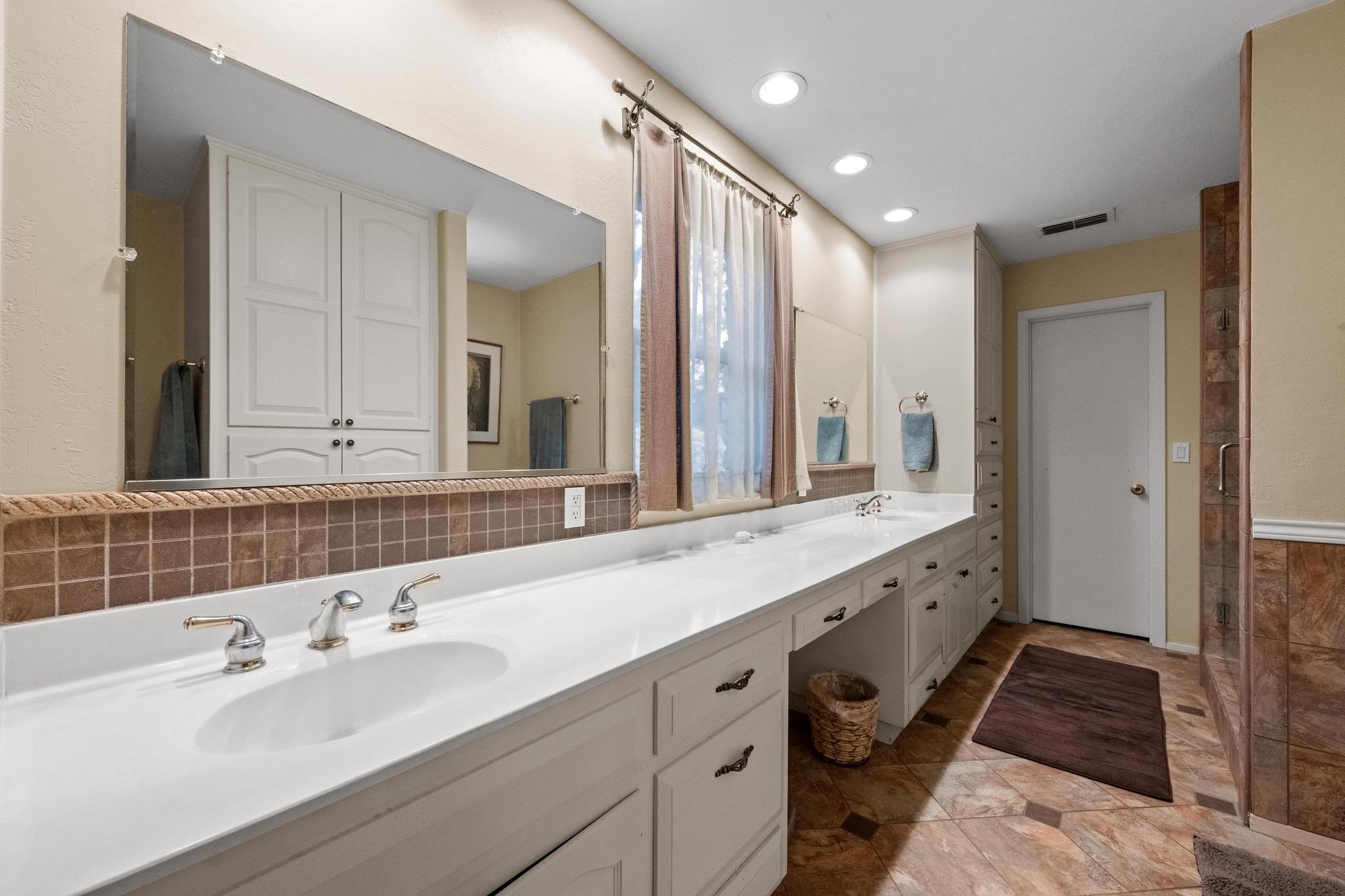 5200 Bell Springs RD