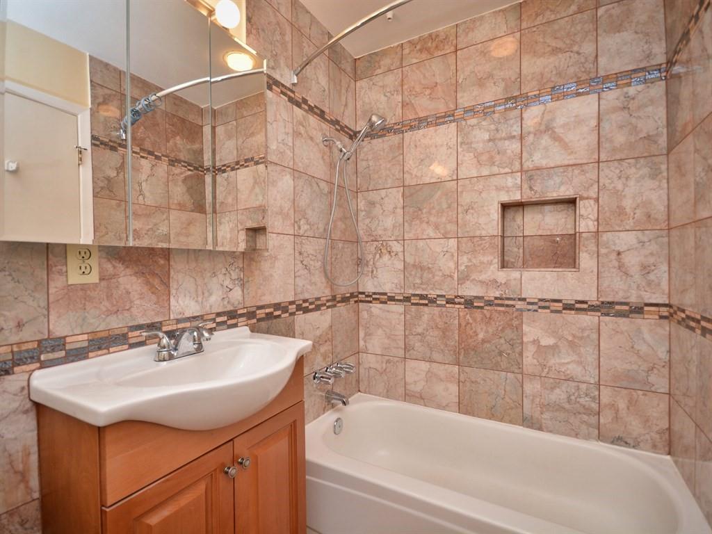 1302 Woodlawn BLVD # 208