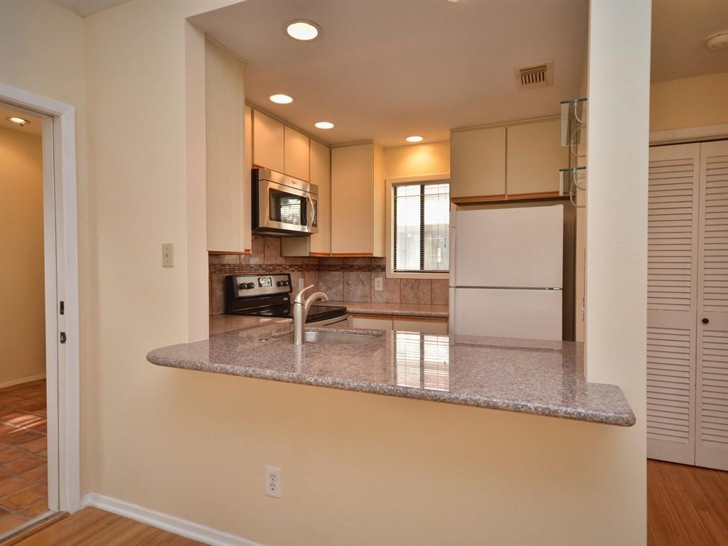 1302 Woodlawn BLVD # 208