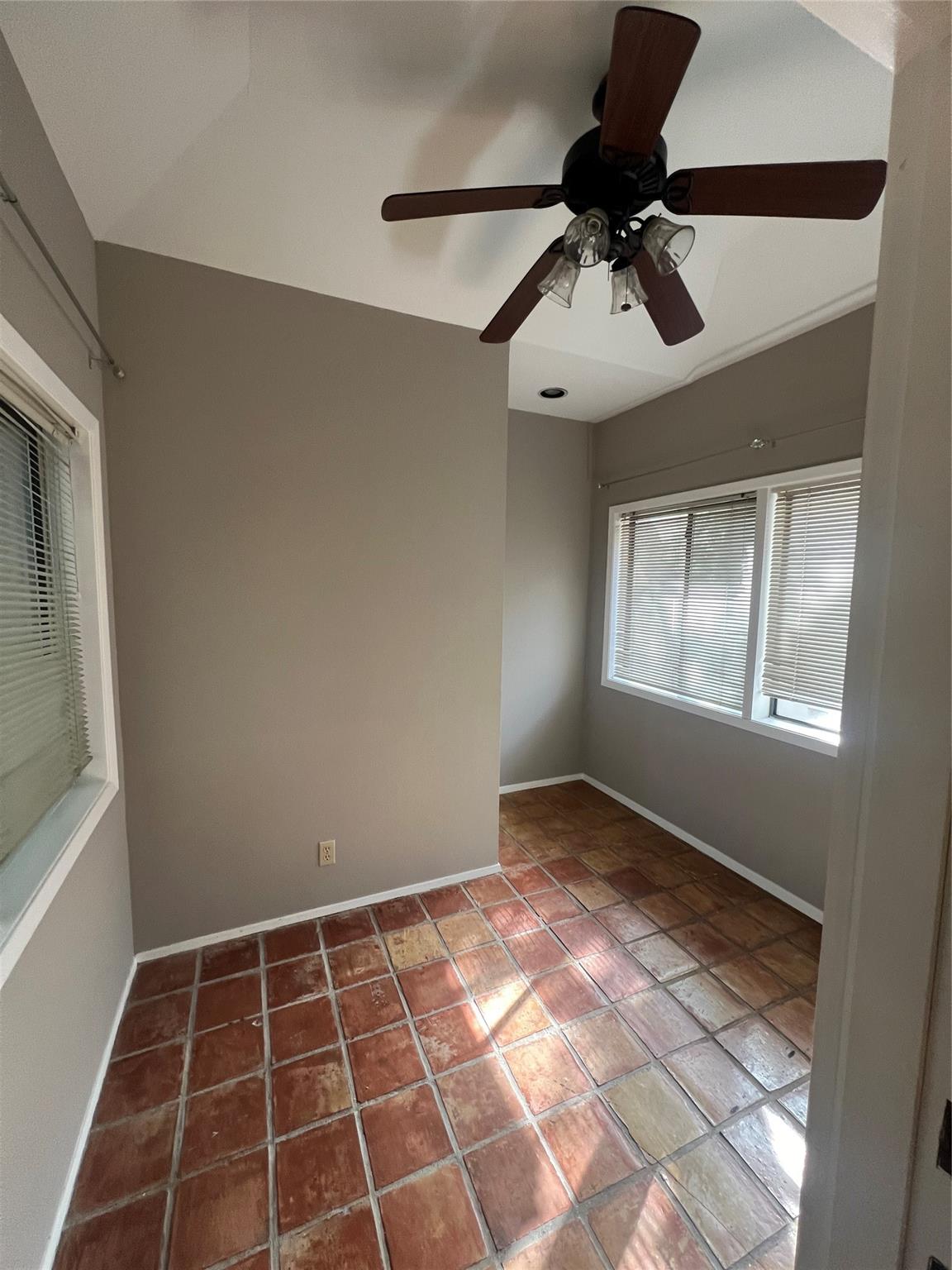 1302 Woodlawn BLVD # 208