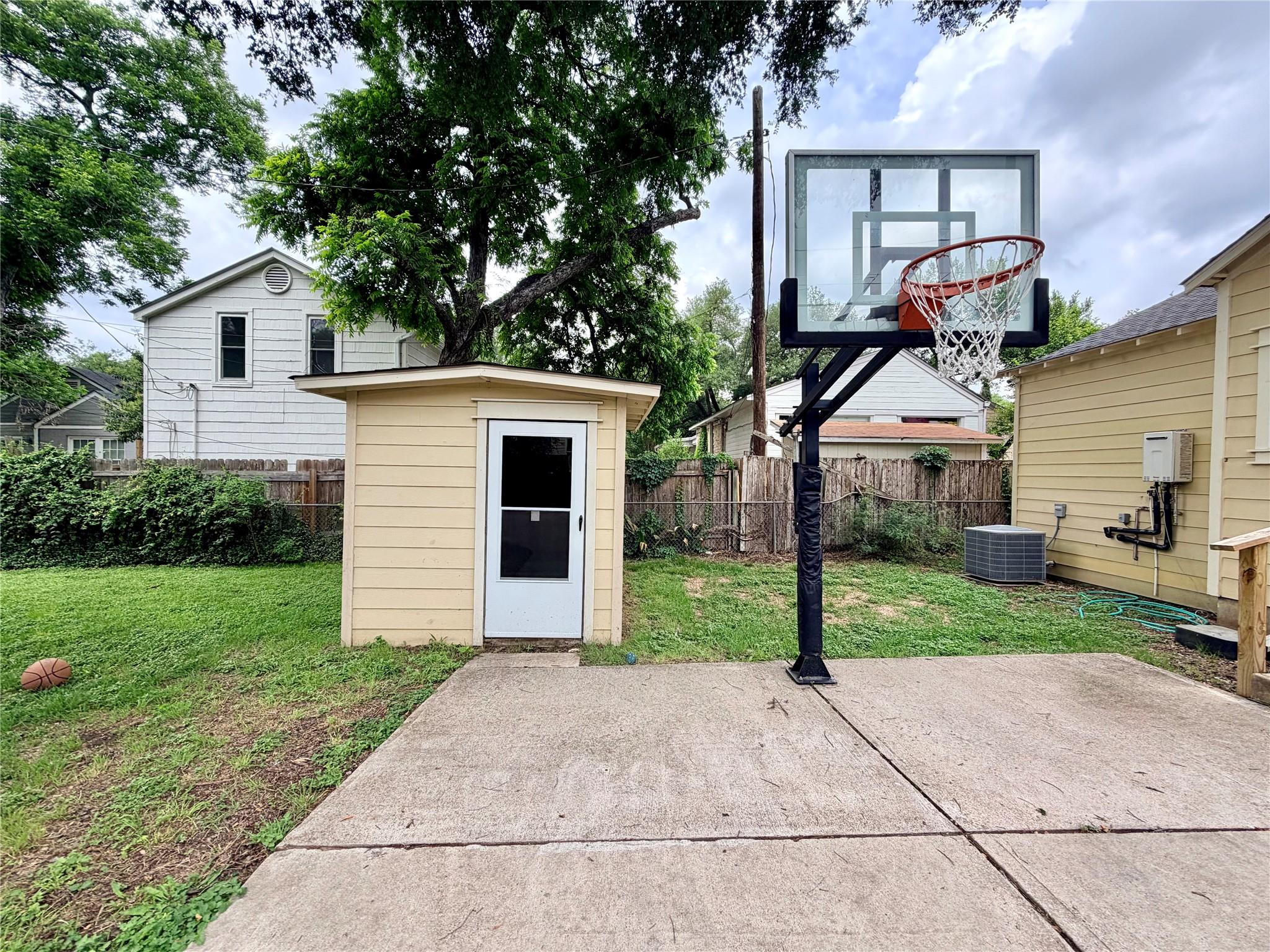 2806 Harris BLVD