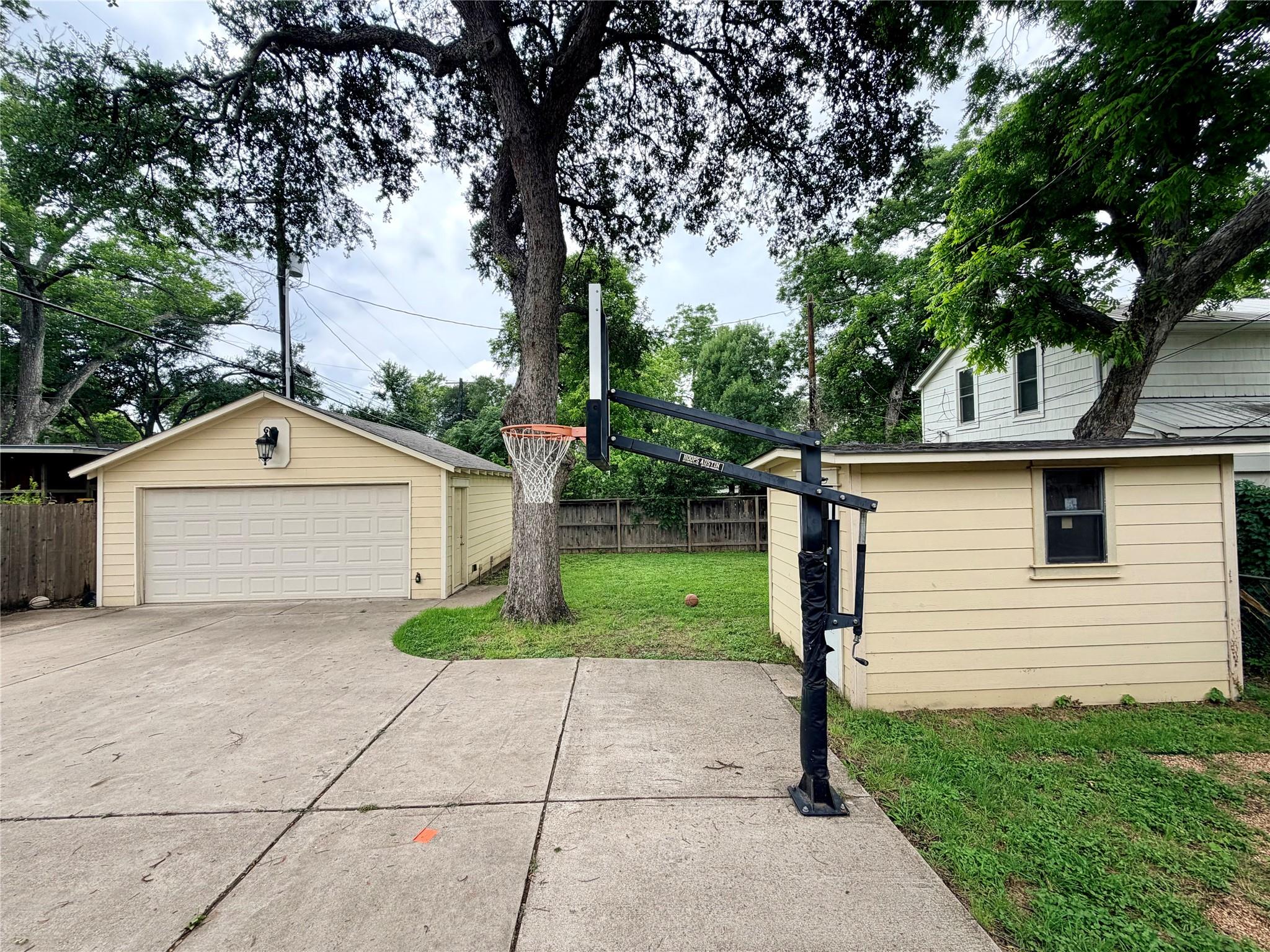 2806 Harris BLVD