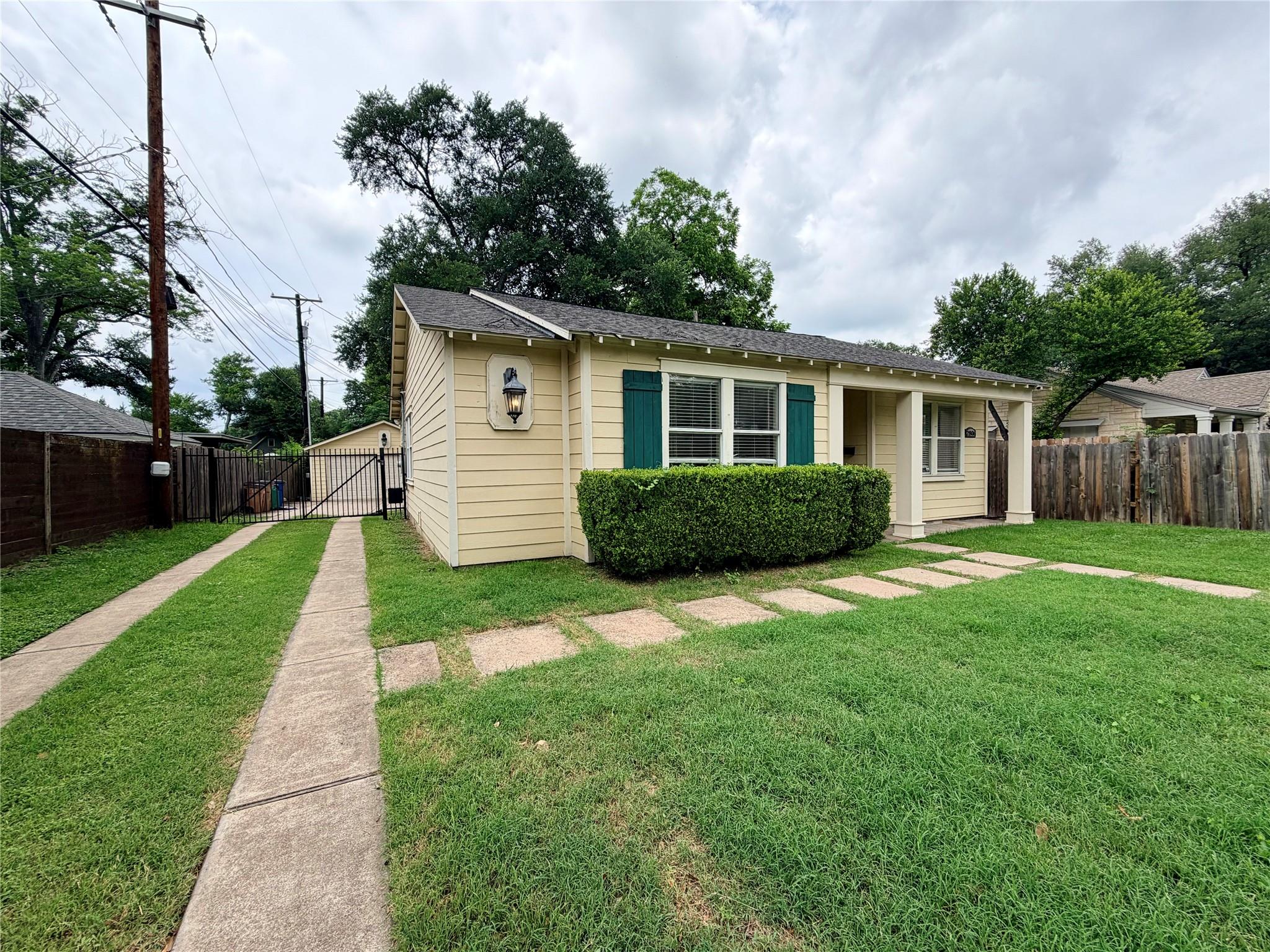 2806 Harris BLVD