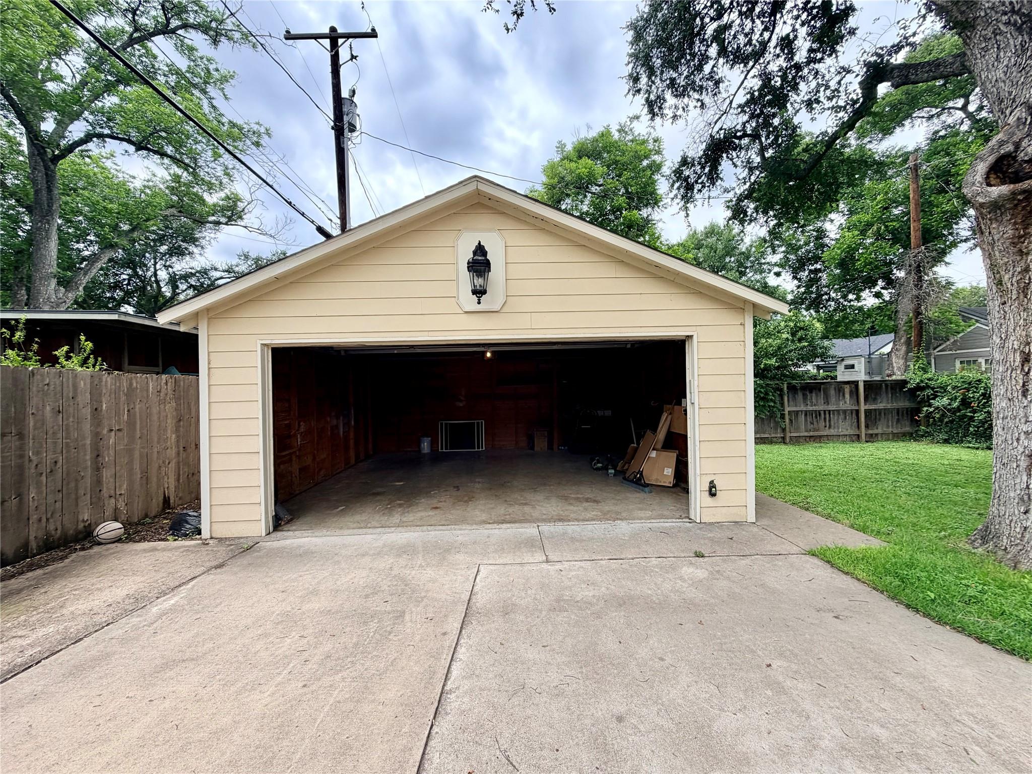 2806 Harris BLVD