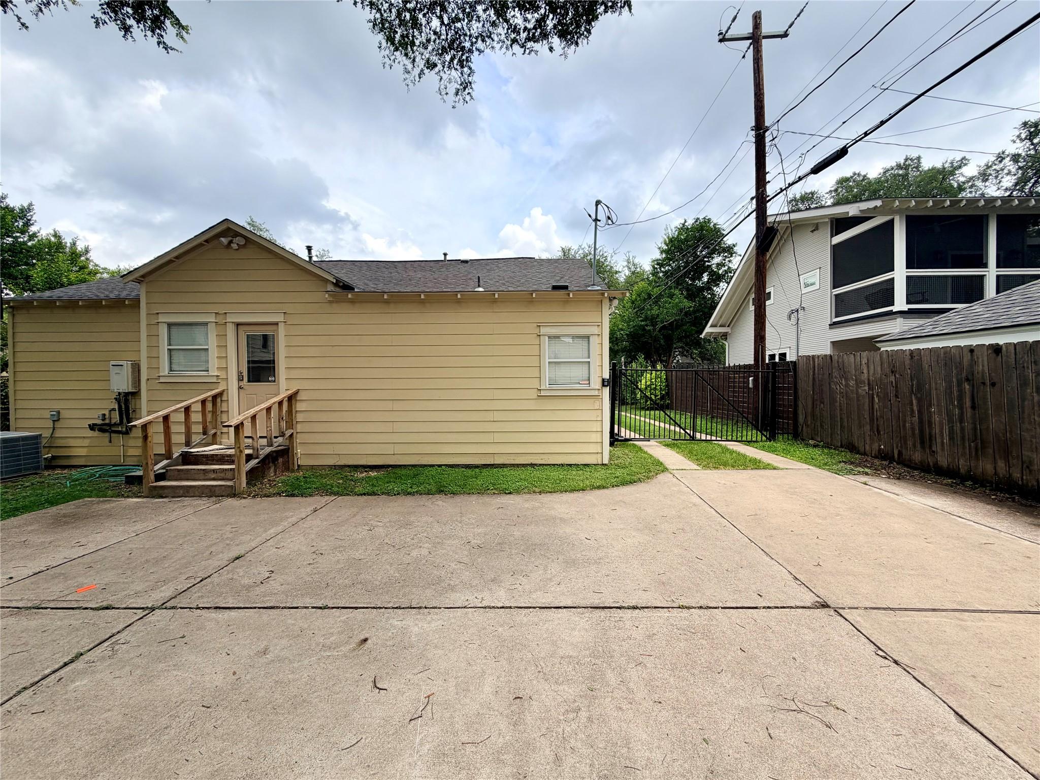 2806 Harris BLVD