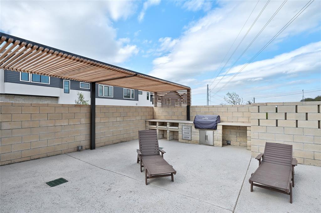 2050 Lohmans SPUR # 2202