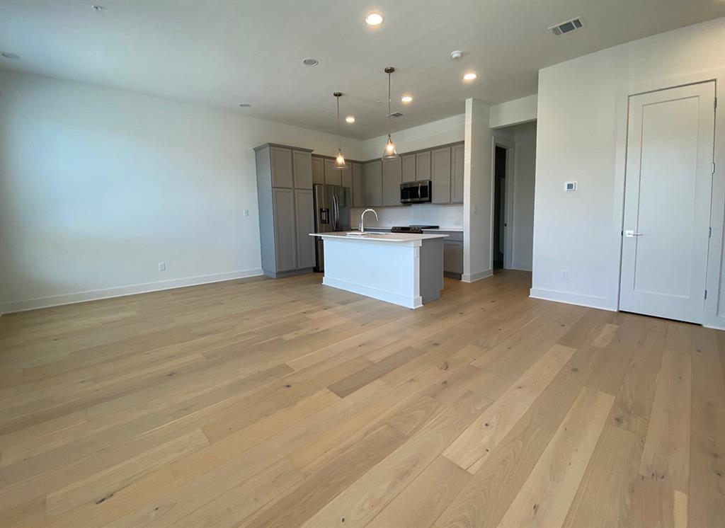 2050 Lohmans SPUR # 2202