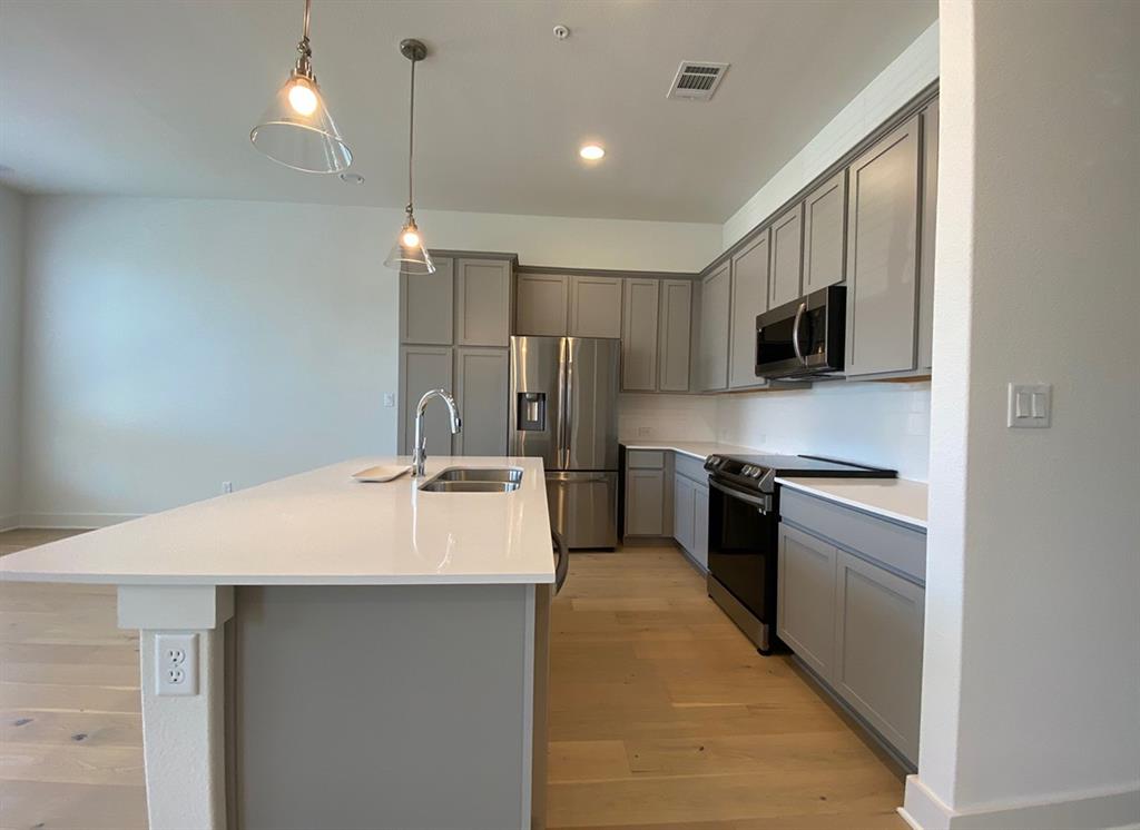 2050 Lohmans SPUR # 2202