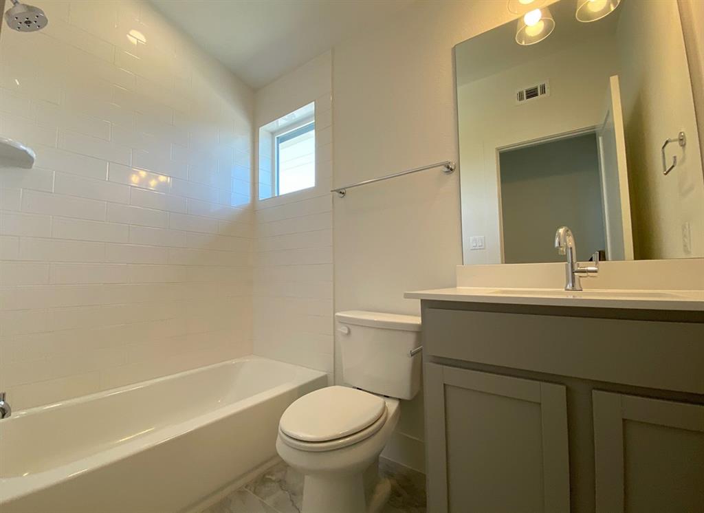 2050 Lohmans SPUR # 2202