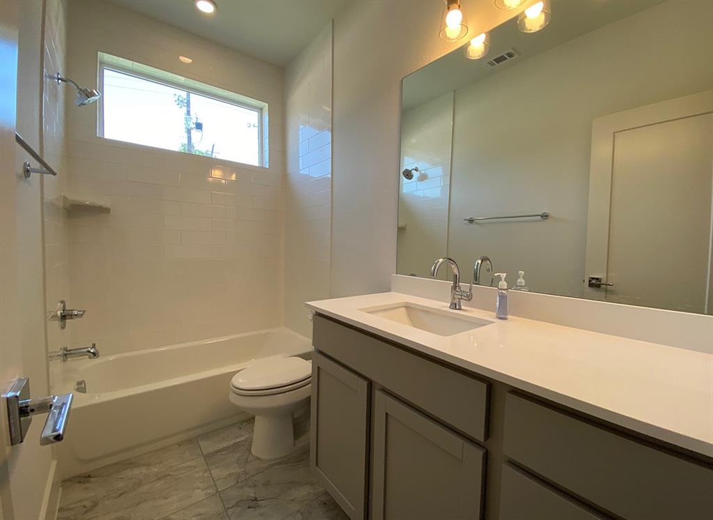 2050 Lohmans SPUR # 2202