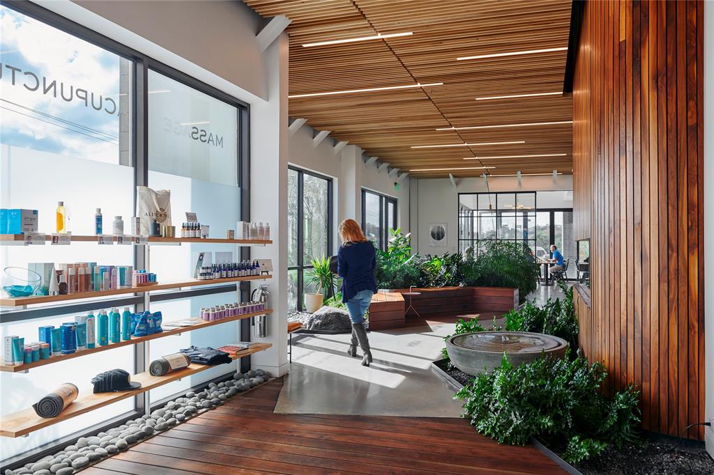 2050 Lohmans SPUR # 2202