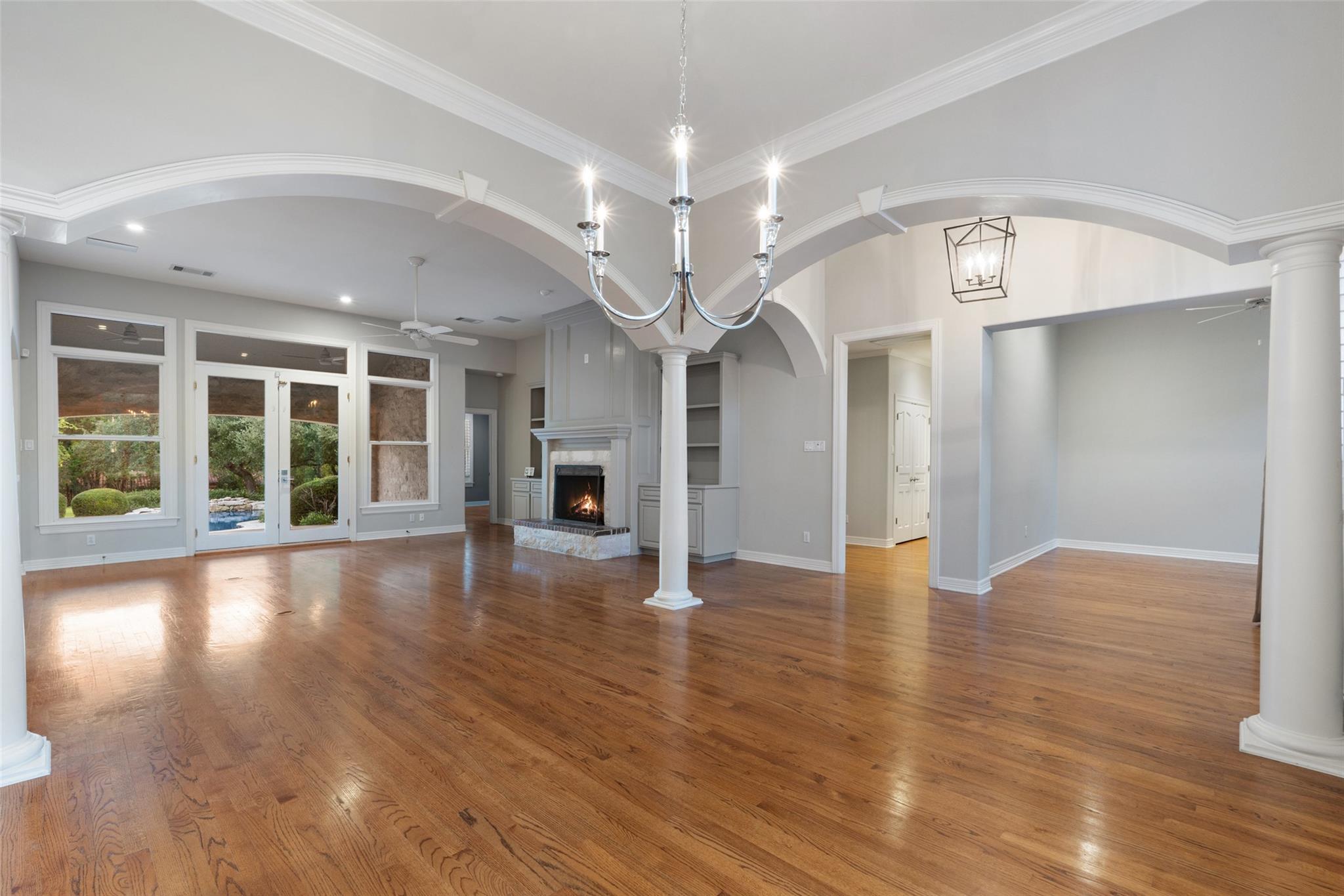 127 Roberts CIR