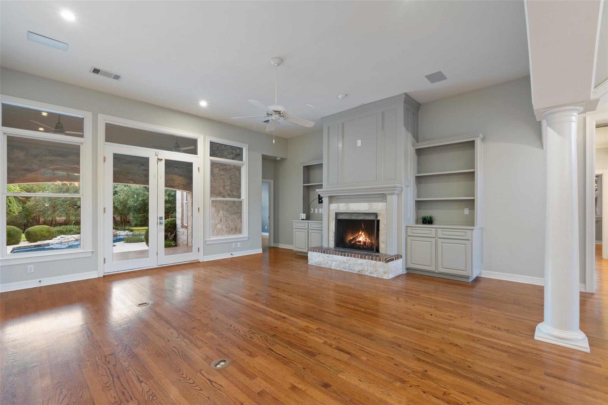 127 Roberts CIR