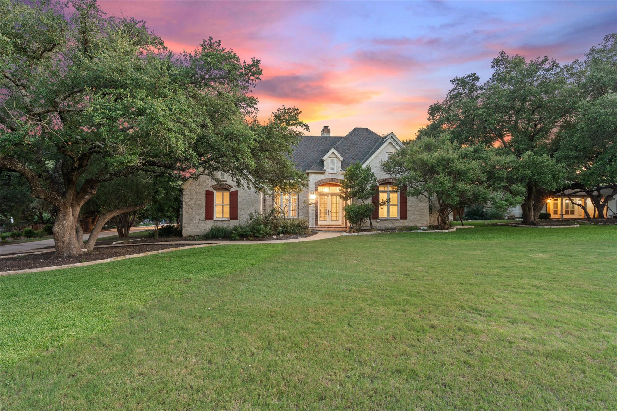 127 Roberts CIR