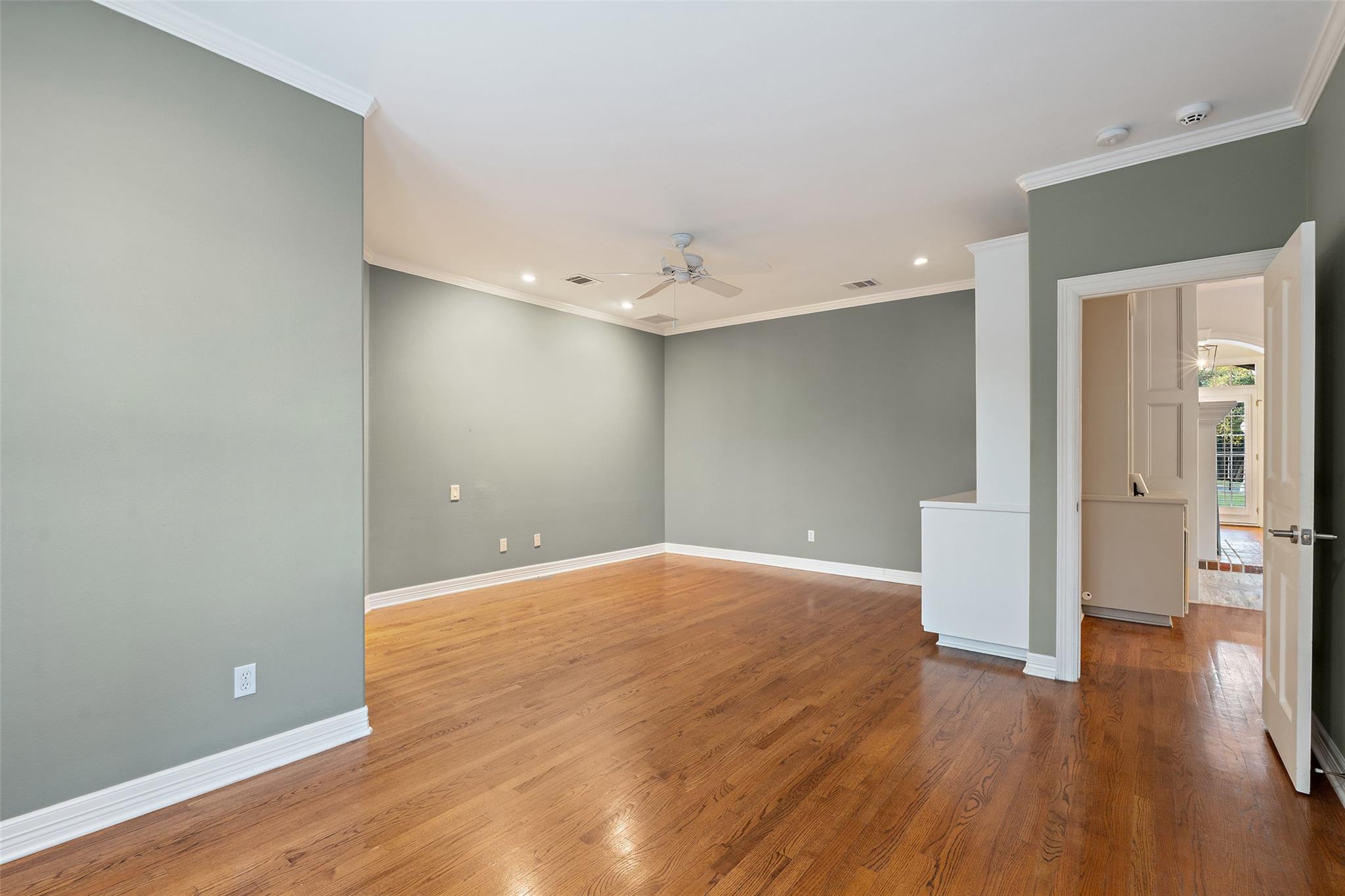 127 Roberts CIR