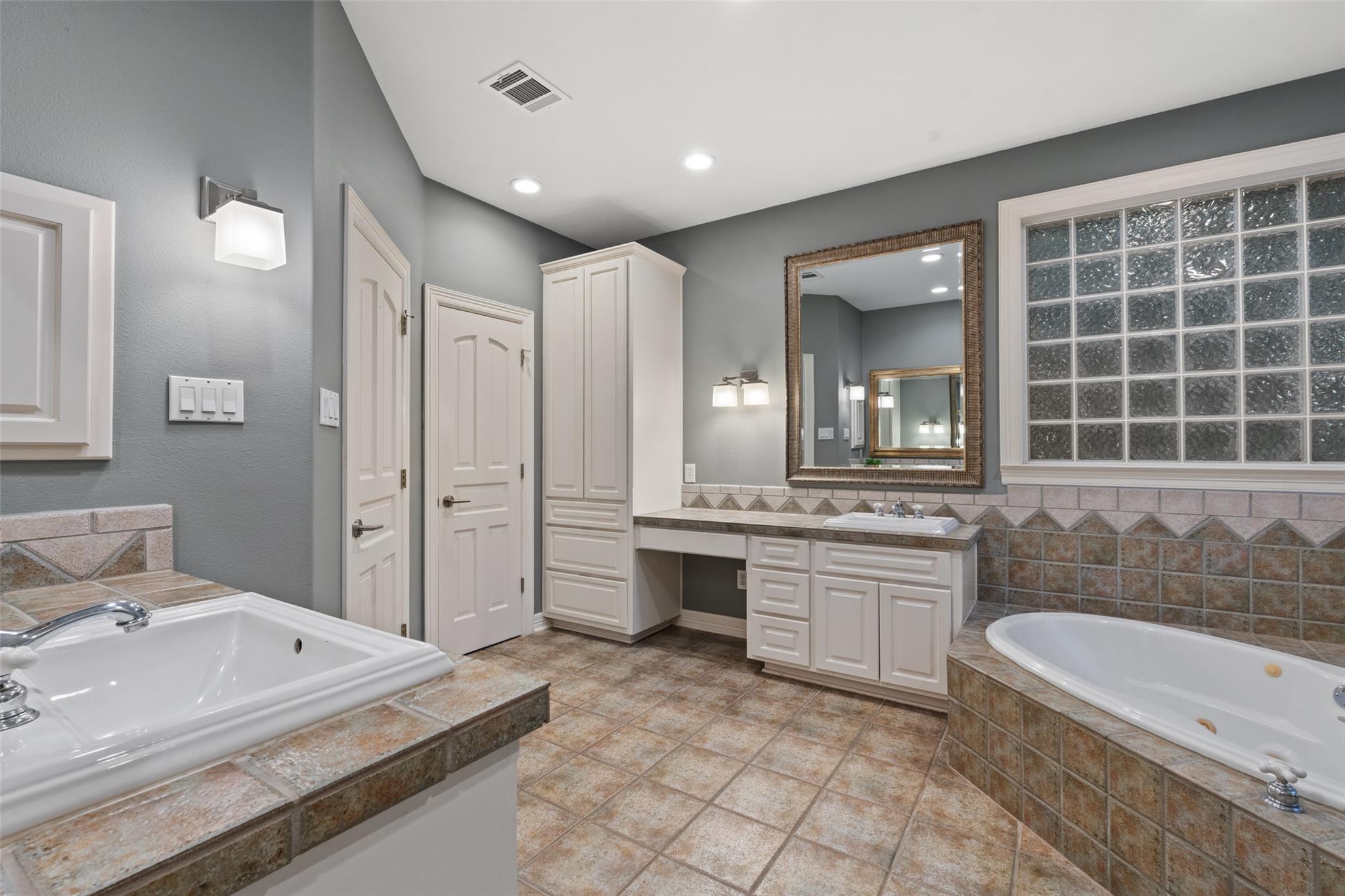 127 Roberts CIR