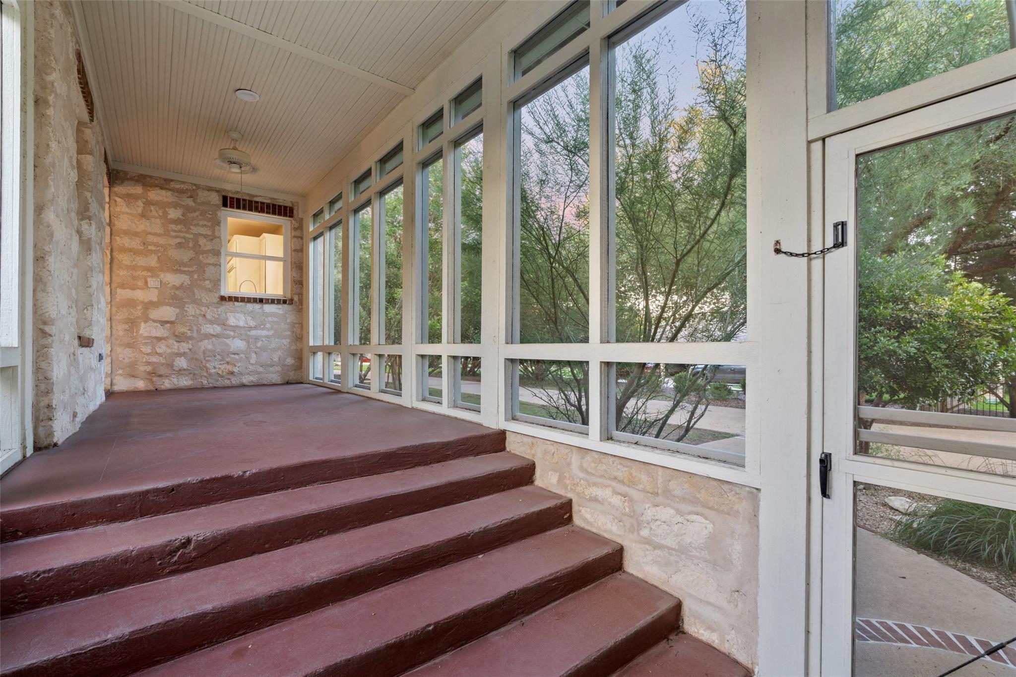 127 Roberts CIR