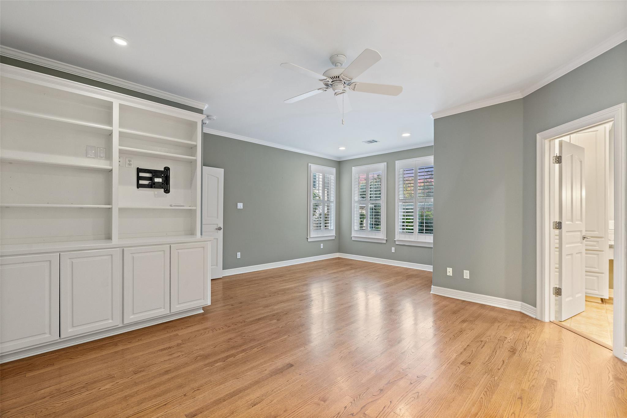 127 Roberts CIR