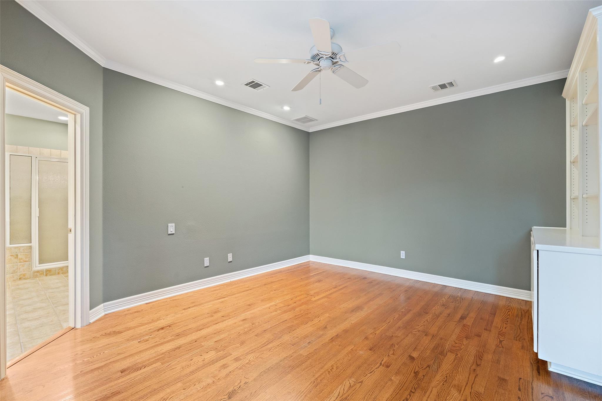 127 Roberts CIR