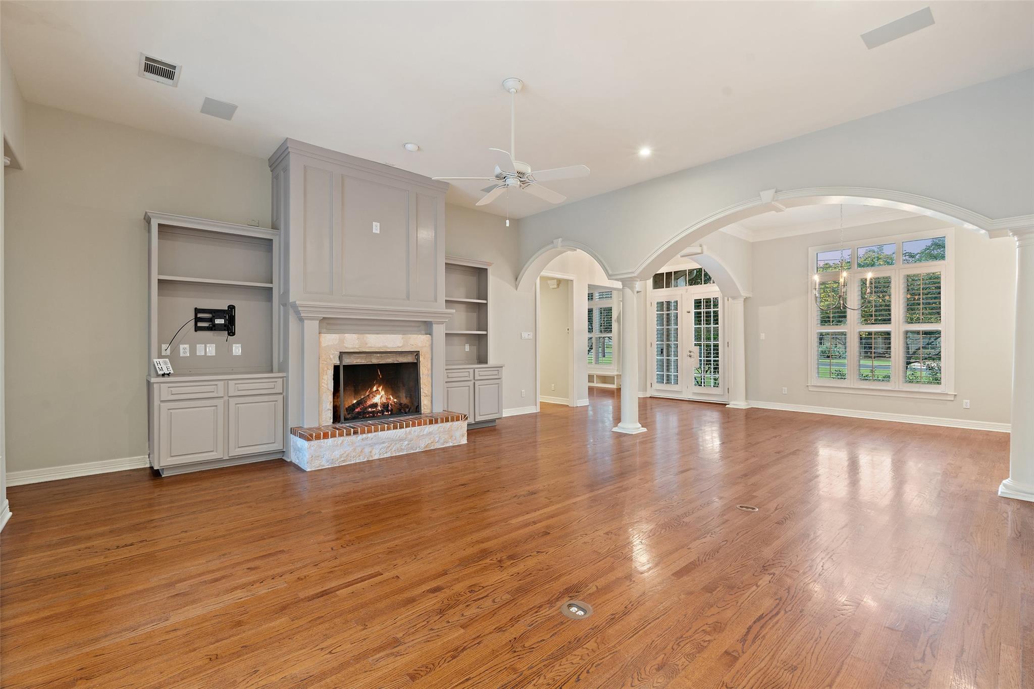 127 Roberts CIR
