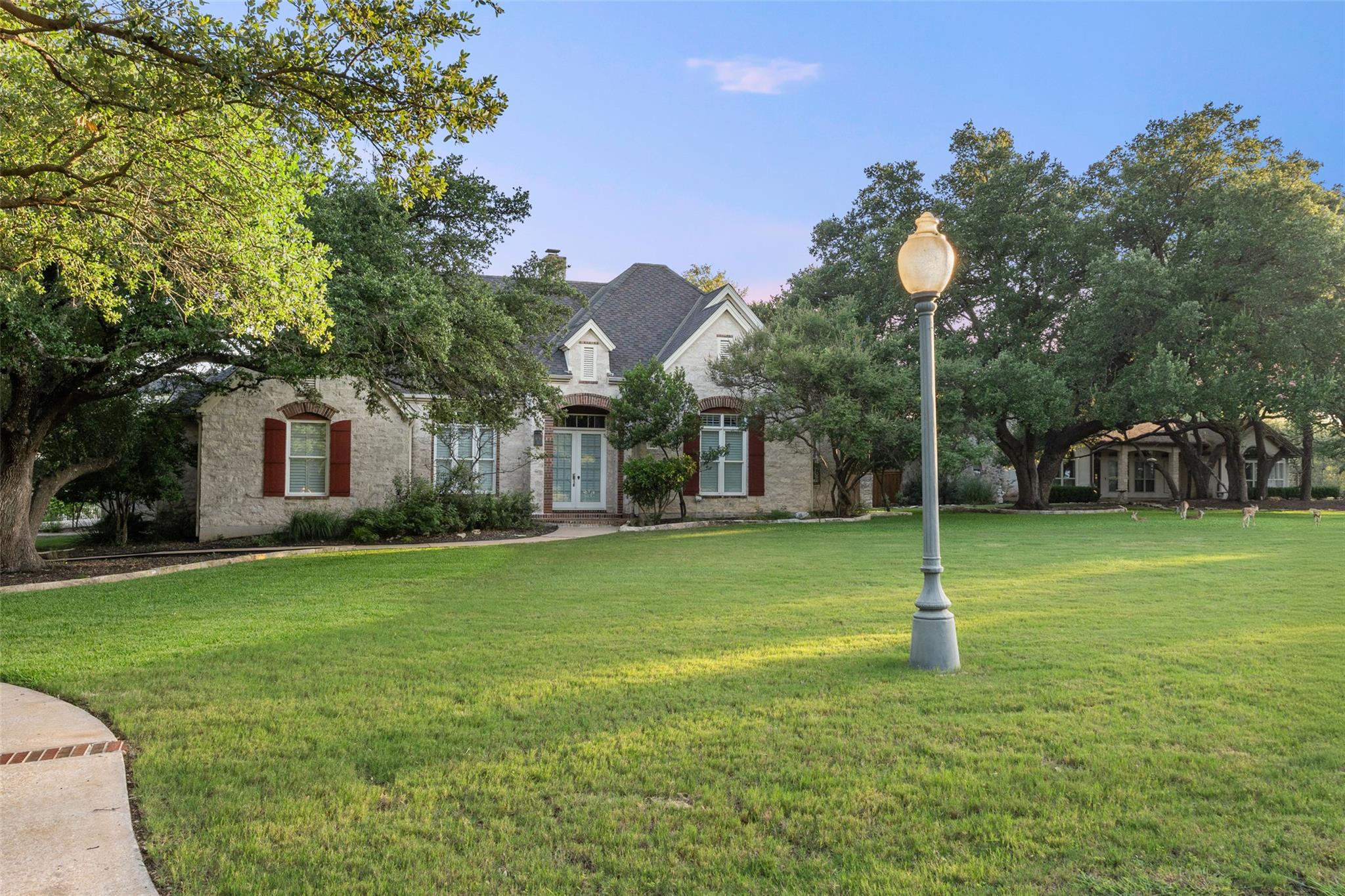 127 Roberts CIR