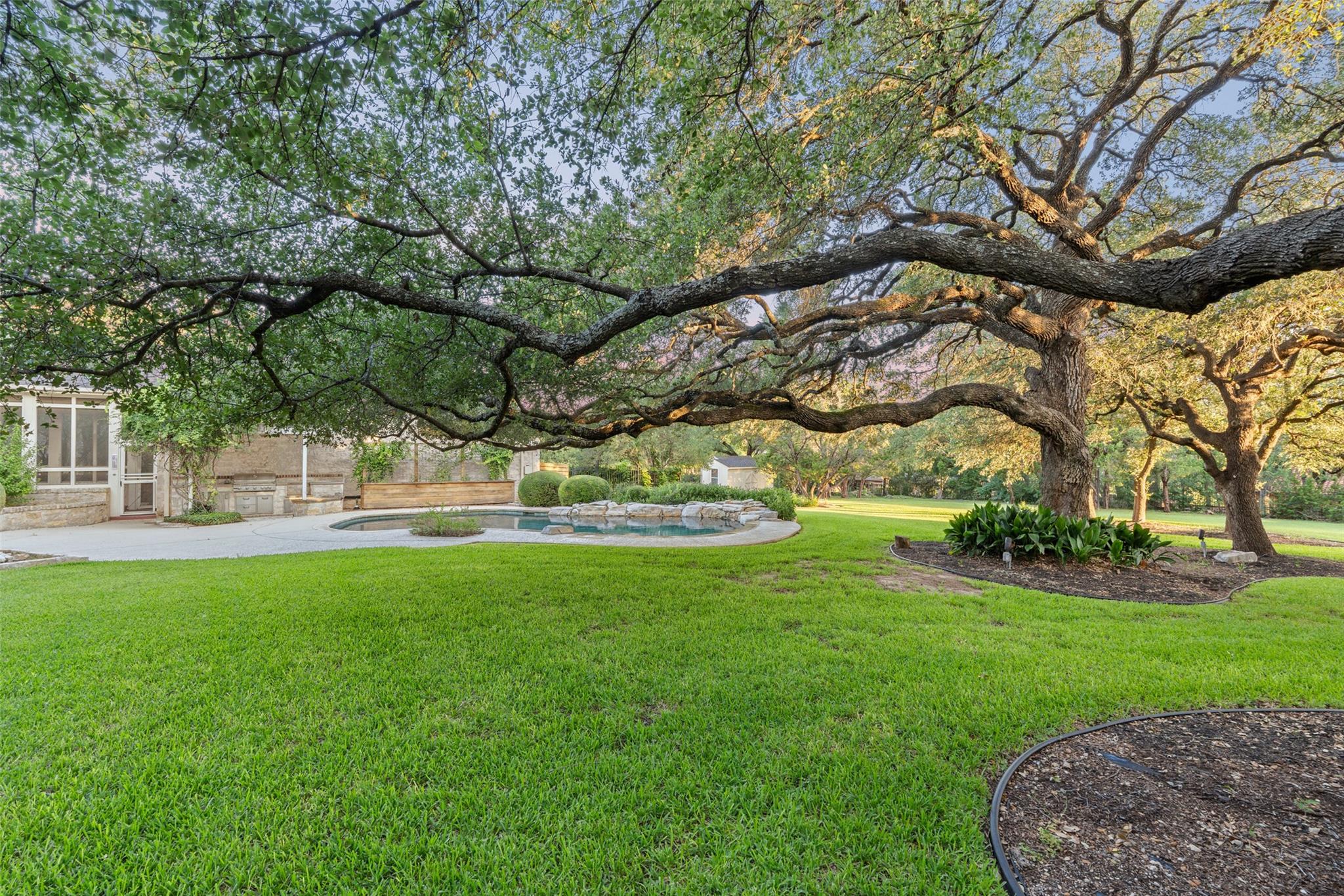 127 Roberts CIR
