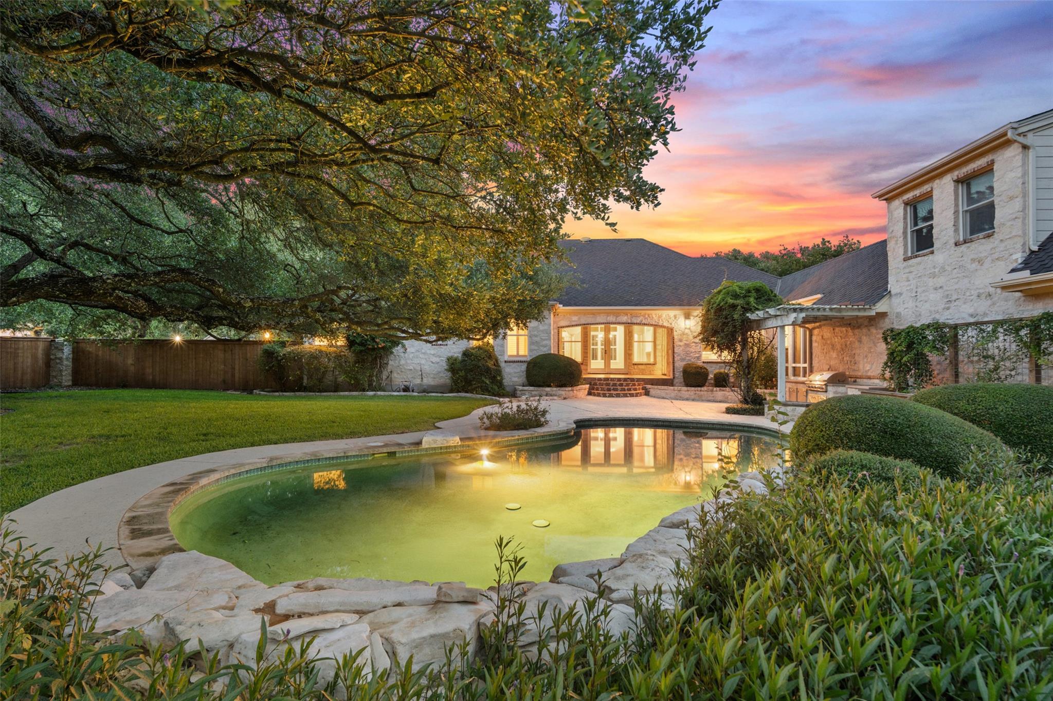 127 Roberts CIR