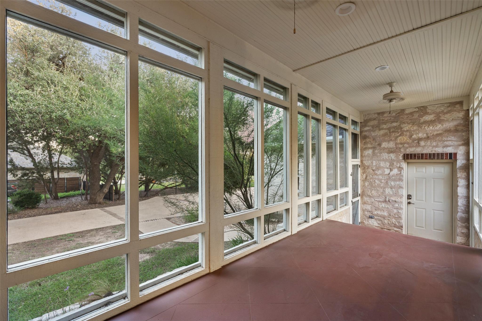 127 Roberts CIR