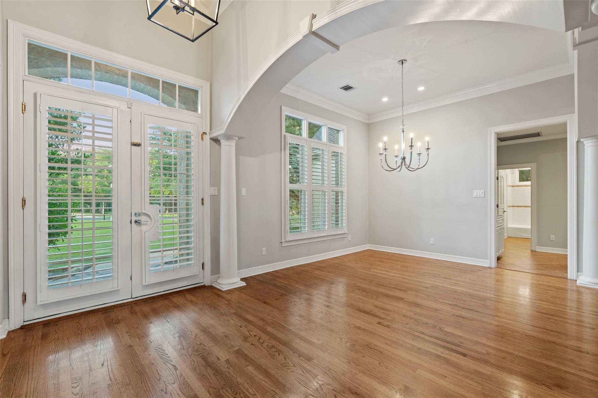 127 Roberts CIR