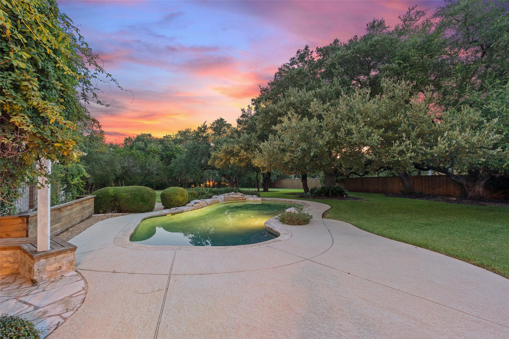 127 Roberts CIR
