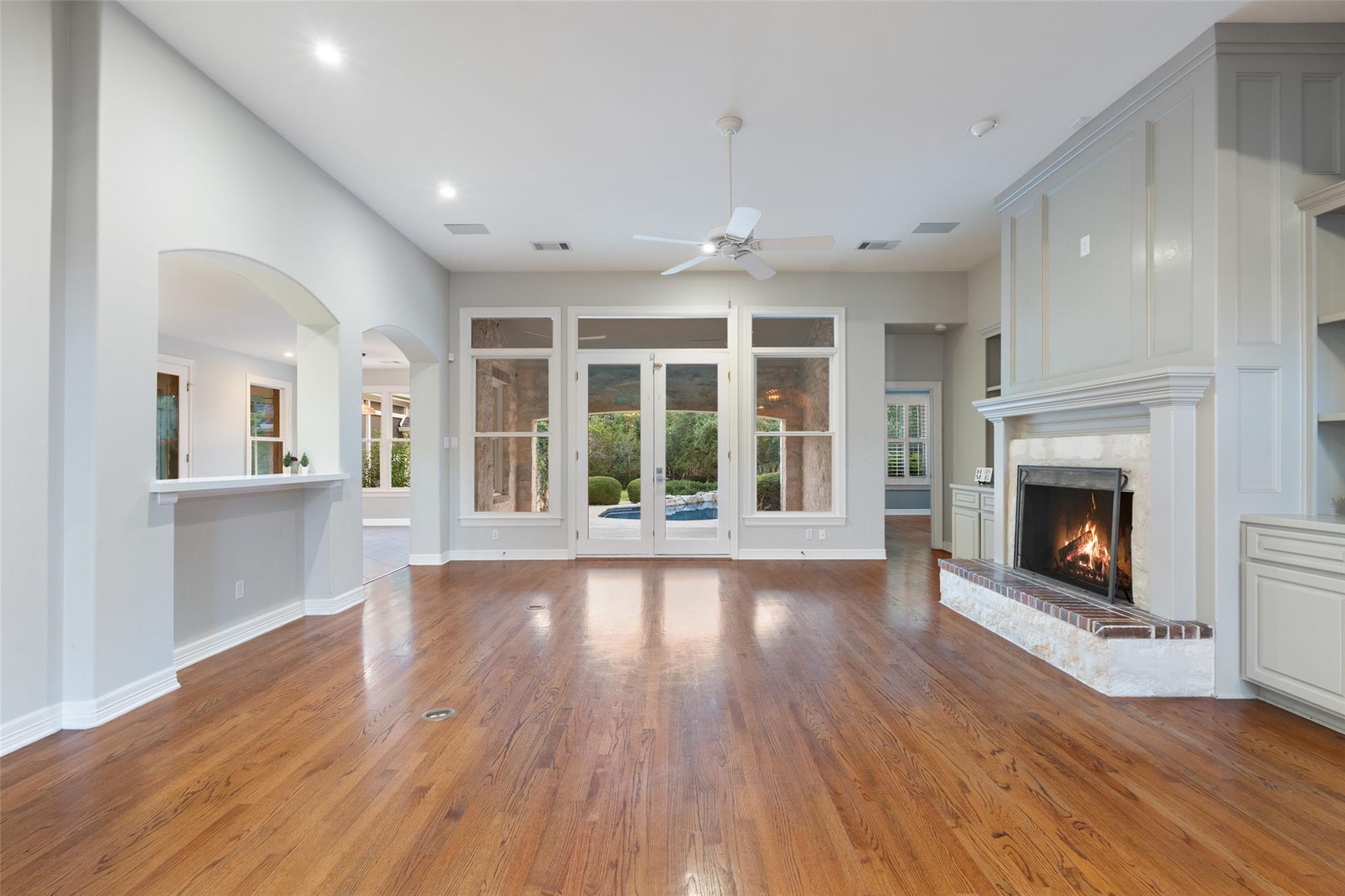 127 Roberts CIR