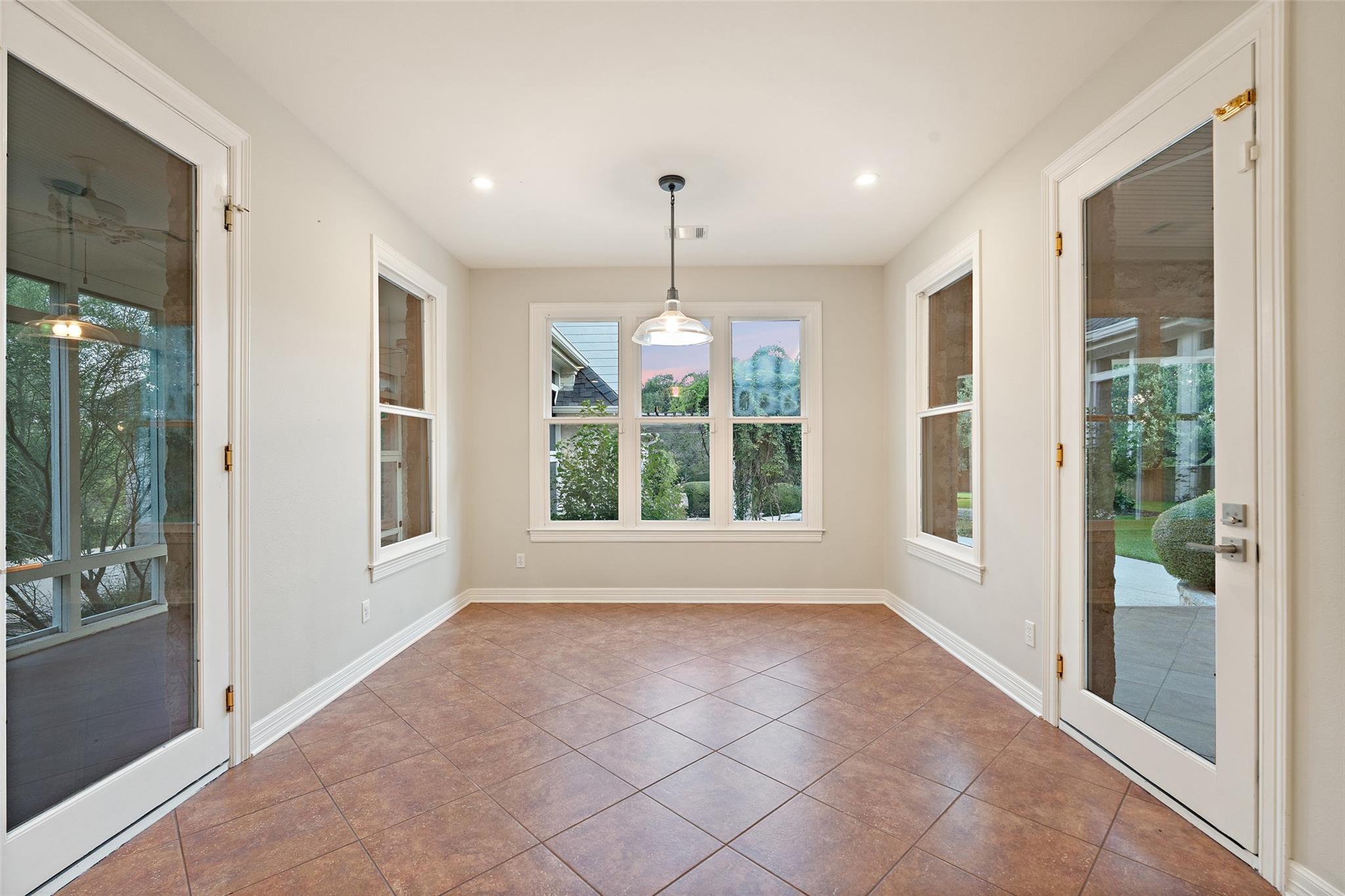 127 Roberts CIR