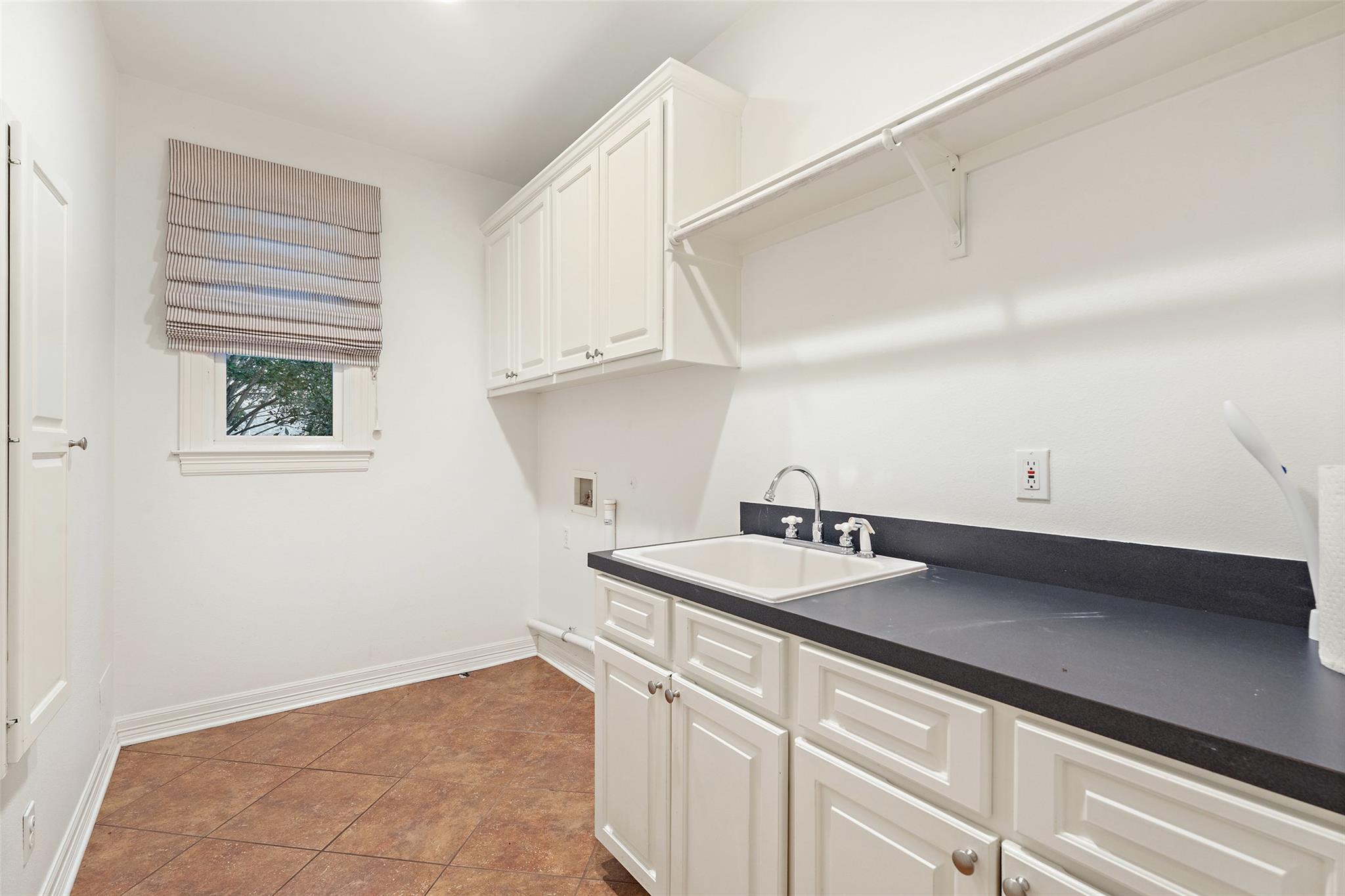127 Roberts CIR