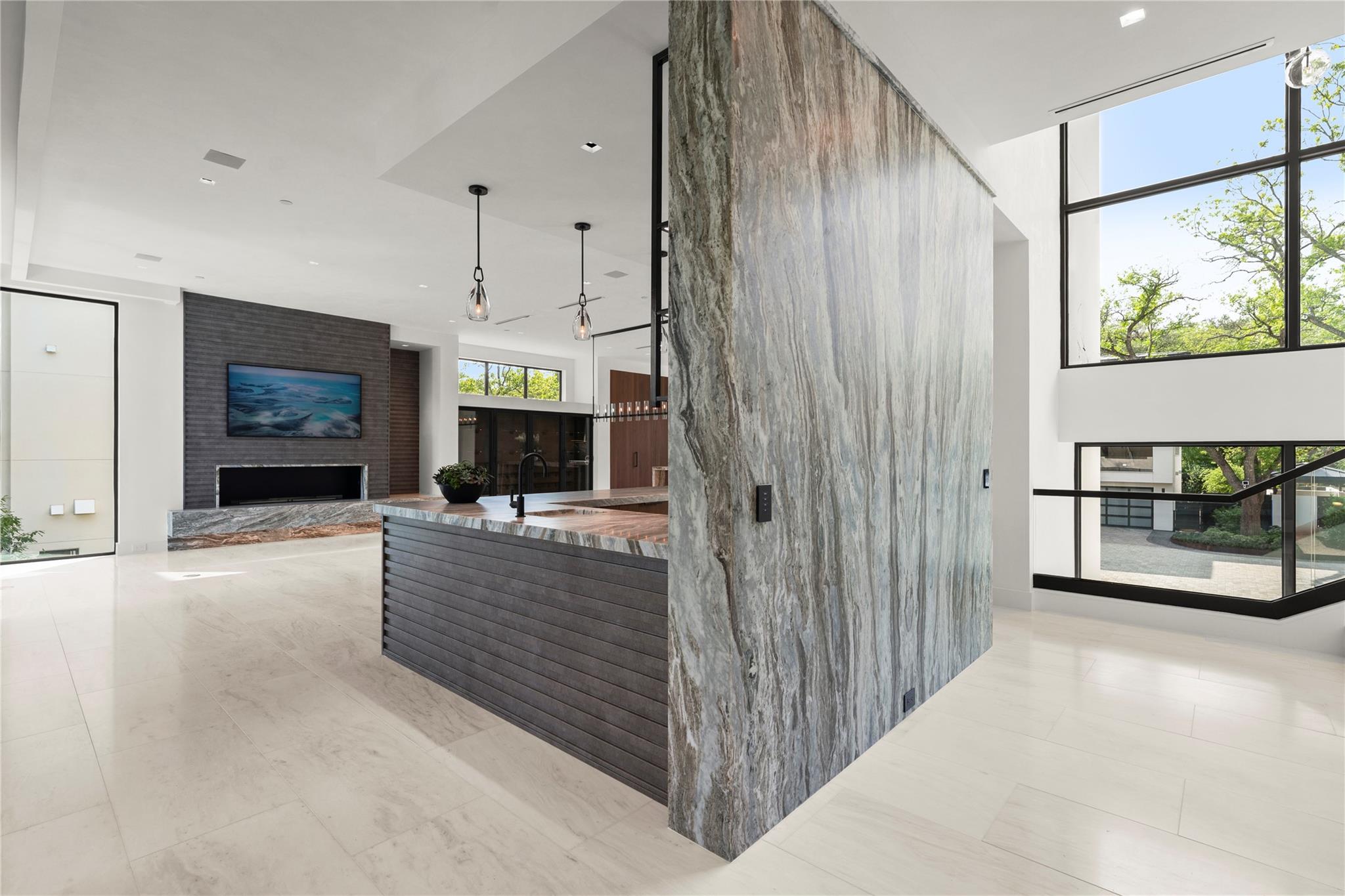 2503 Westlake DR # 301