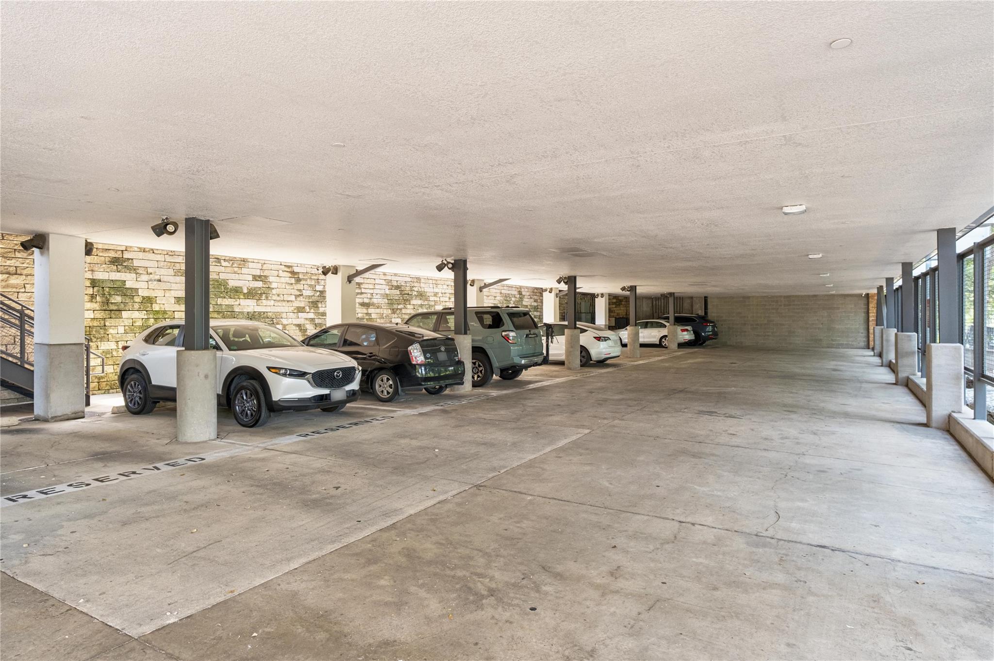 2205 N Lamar BLVD # 113