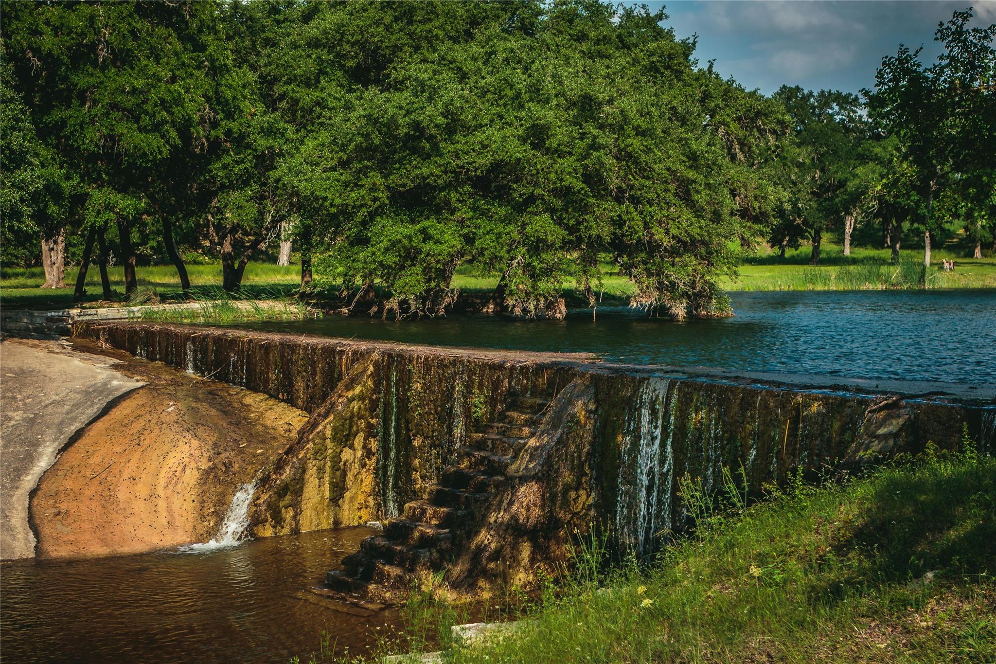 1934 N Walnut Springs RD