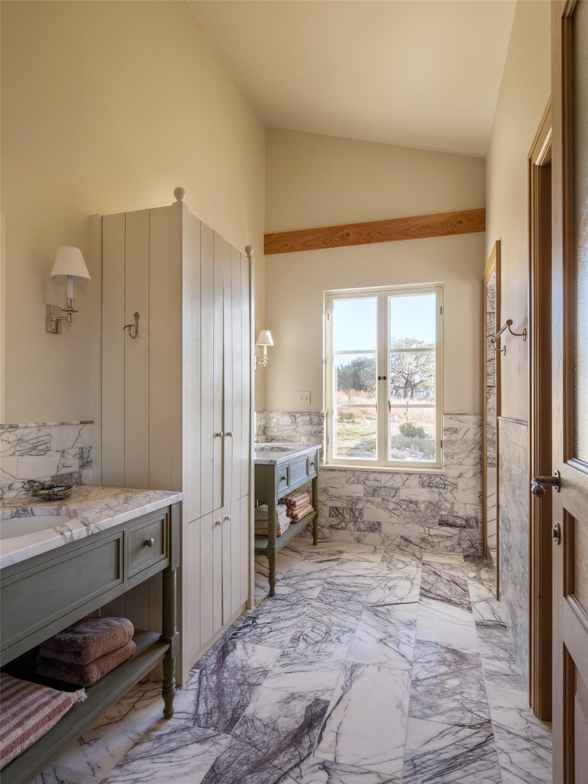 1934 N Walnut Springs RD