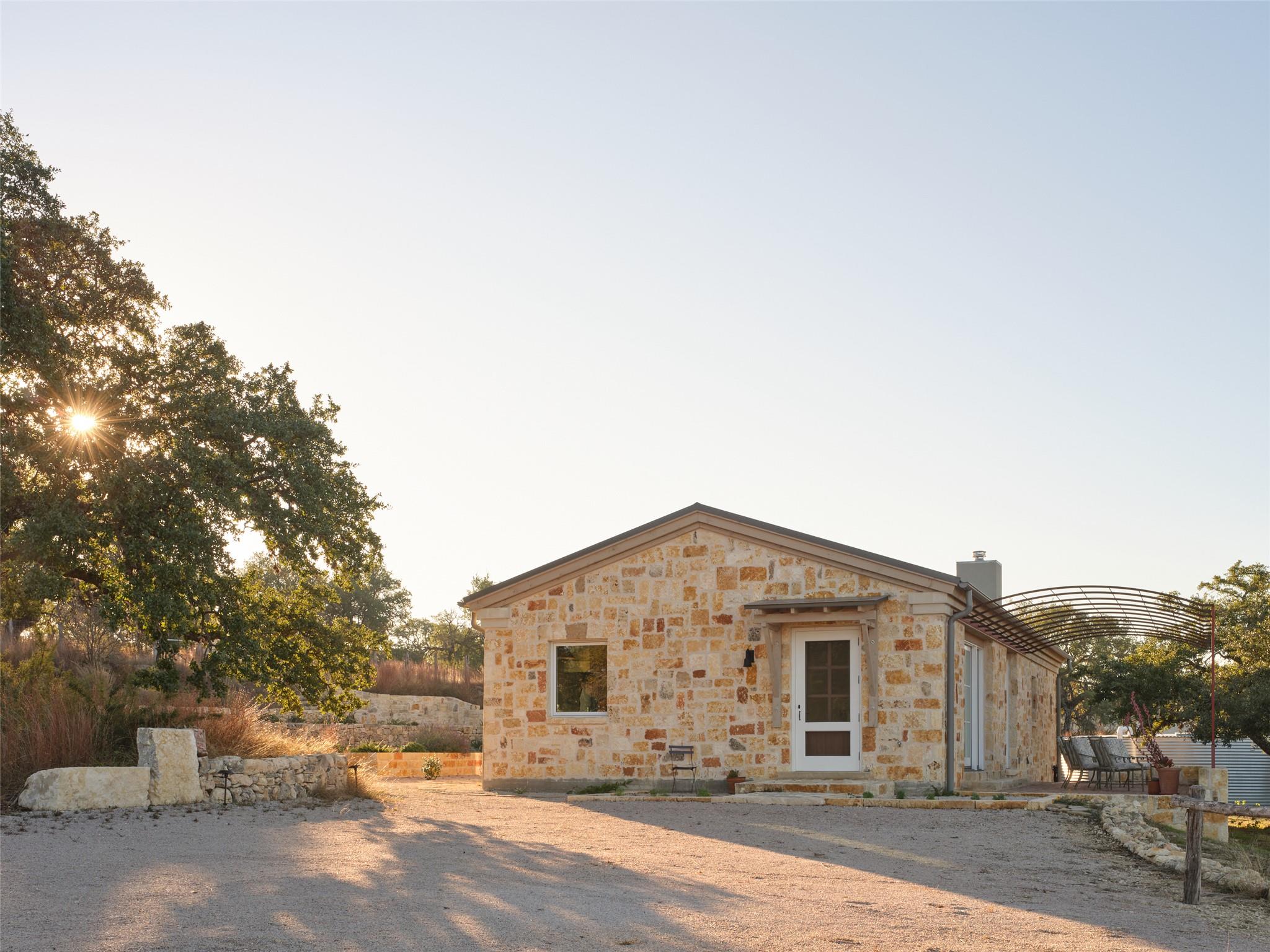 1934 N Walnut Springs RD