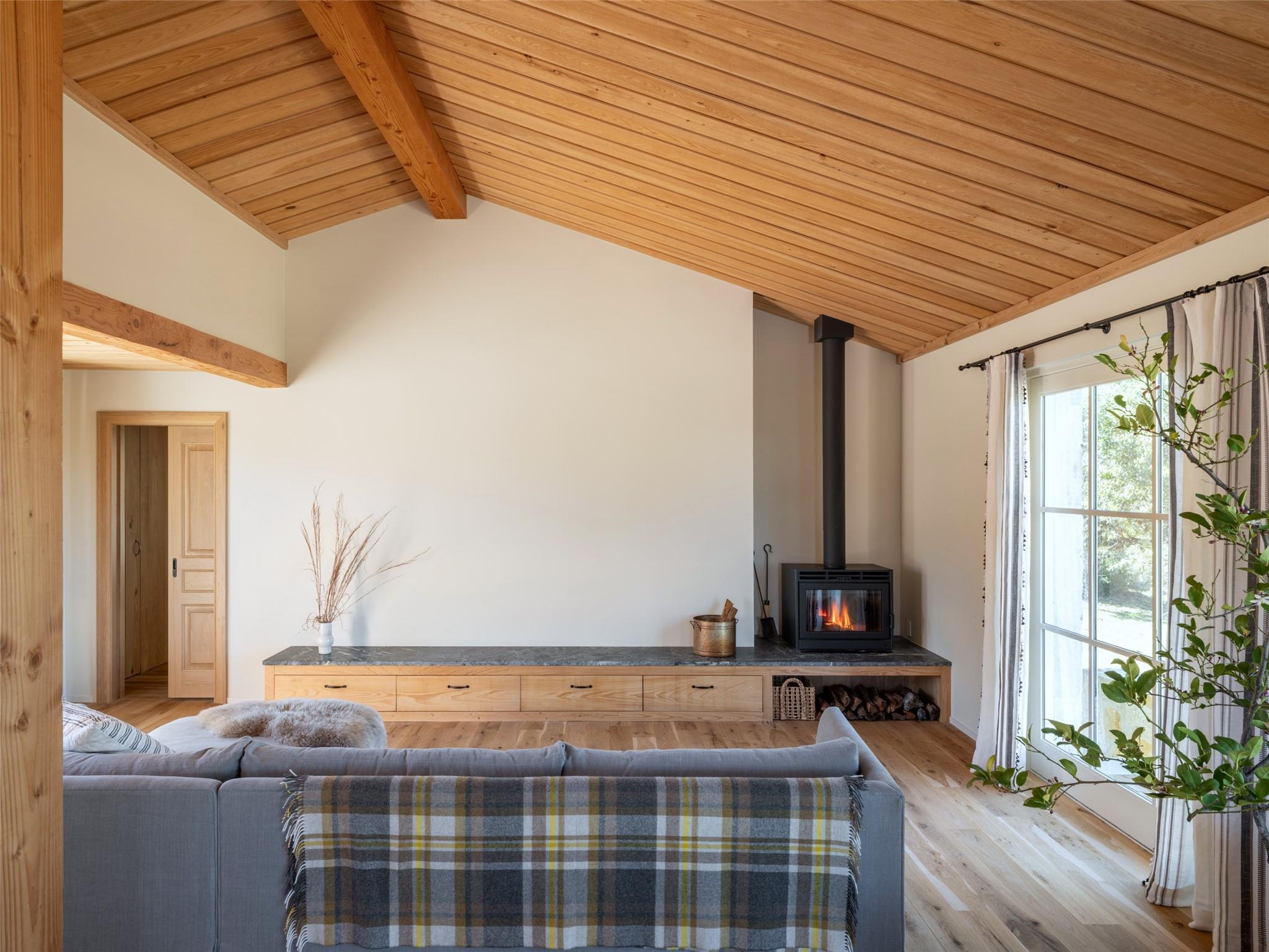 1934 N Walnut Springs RD