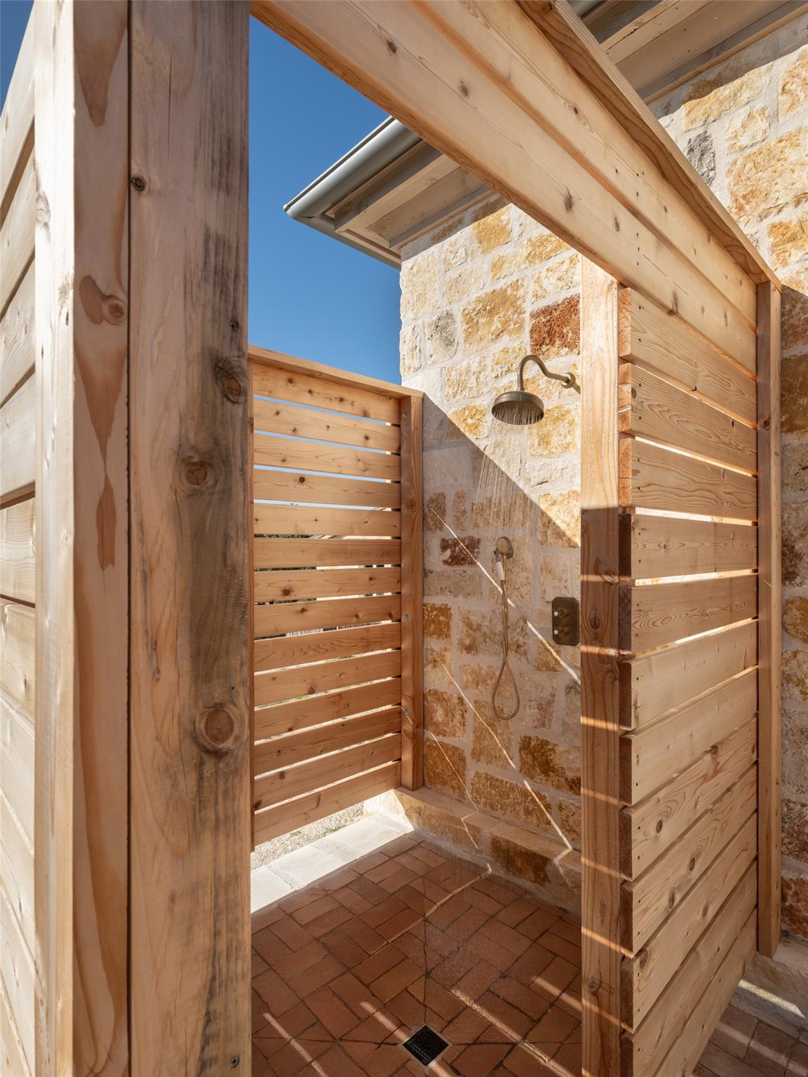 1934 N Walnut Springs RD